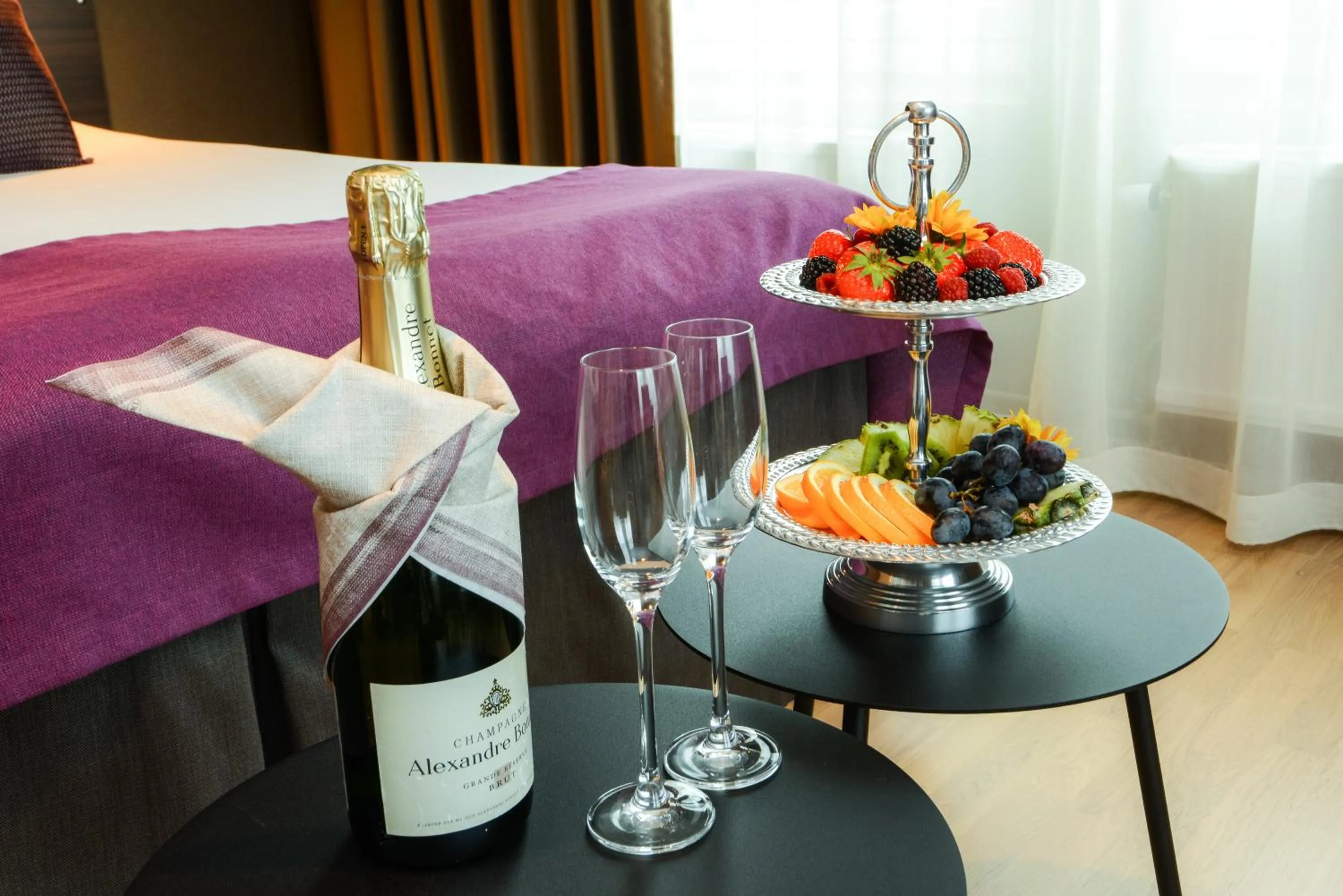 Food in Best Western Plus Park Airport Hotel