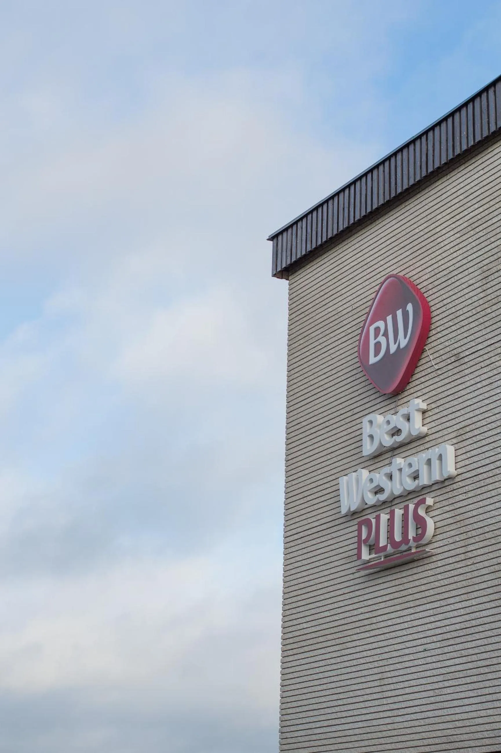 Property building in Best Western Plus Park Airport Hotel