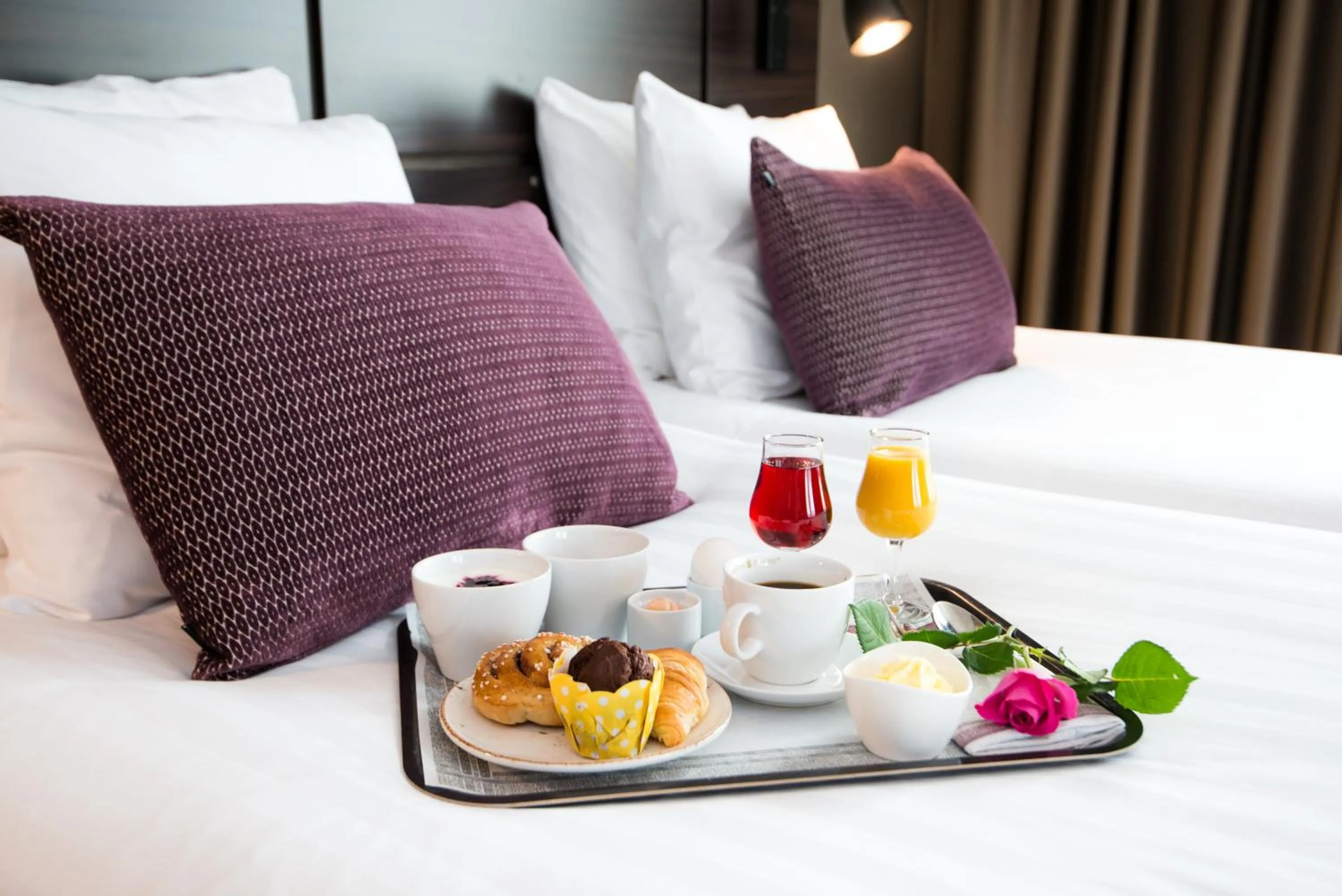 Food close-up, Bed in Best Western Plus Park Airport Hotel