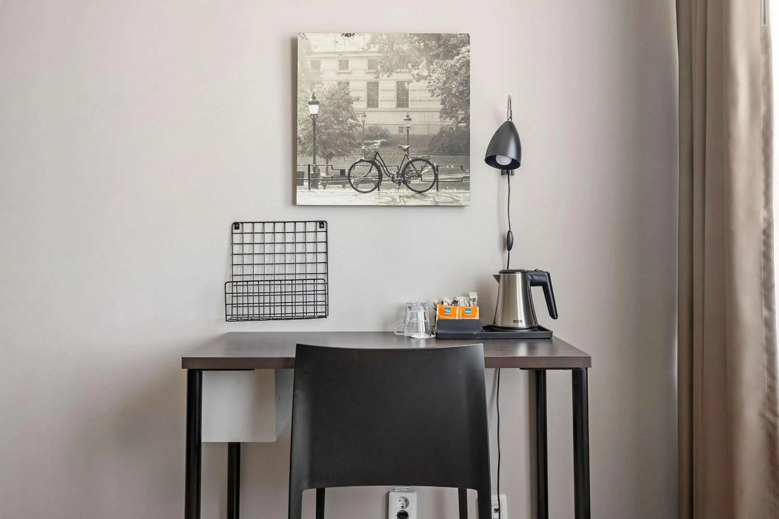 Bedroom in Best Western Plus Park Airport Hotel