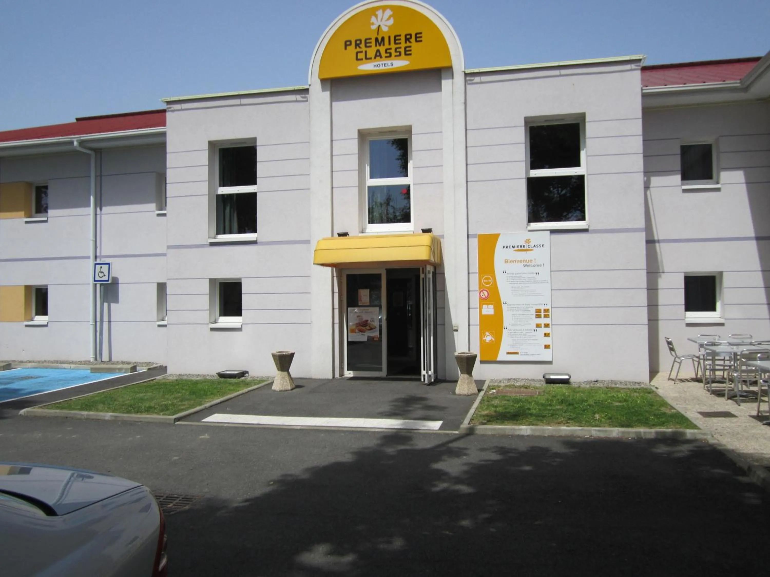 Facade/entrance in Premiere Classe Pau Est-Bizanos