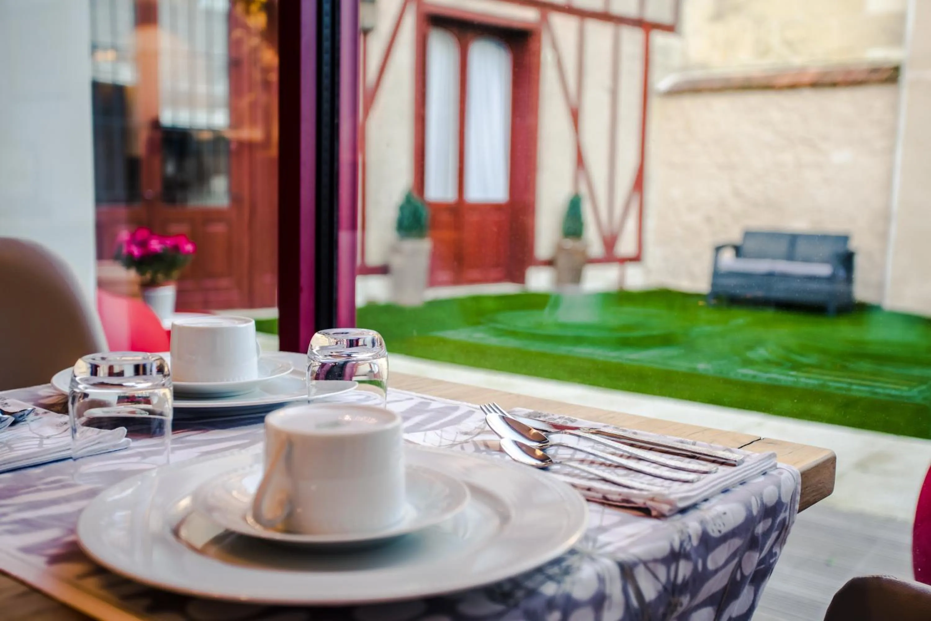 Garden view in Hôtel Spa - Au Charme Rabelaisien