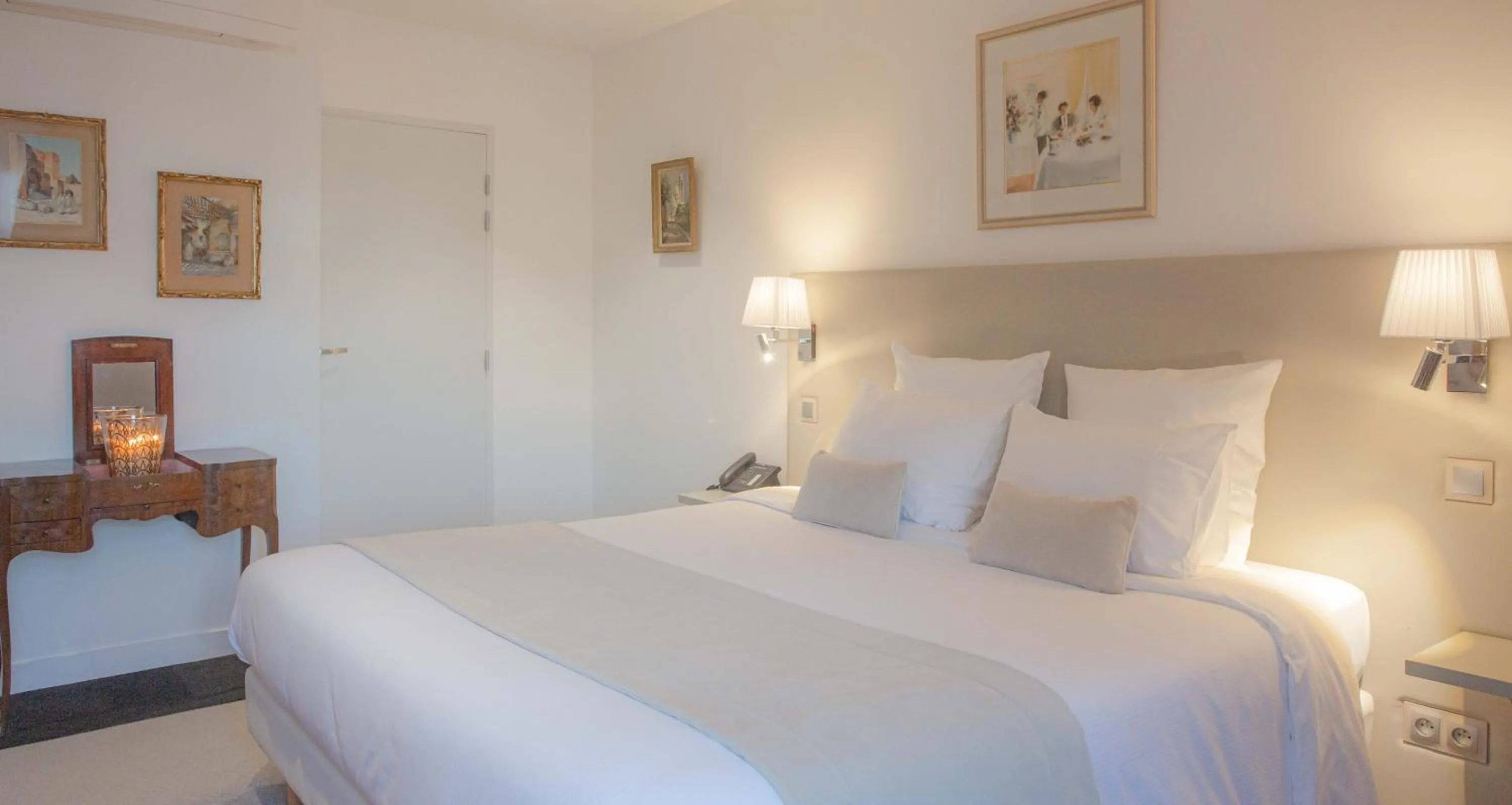 Bed in Hôtel Spa - Au Charme Rabelaisien