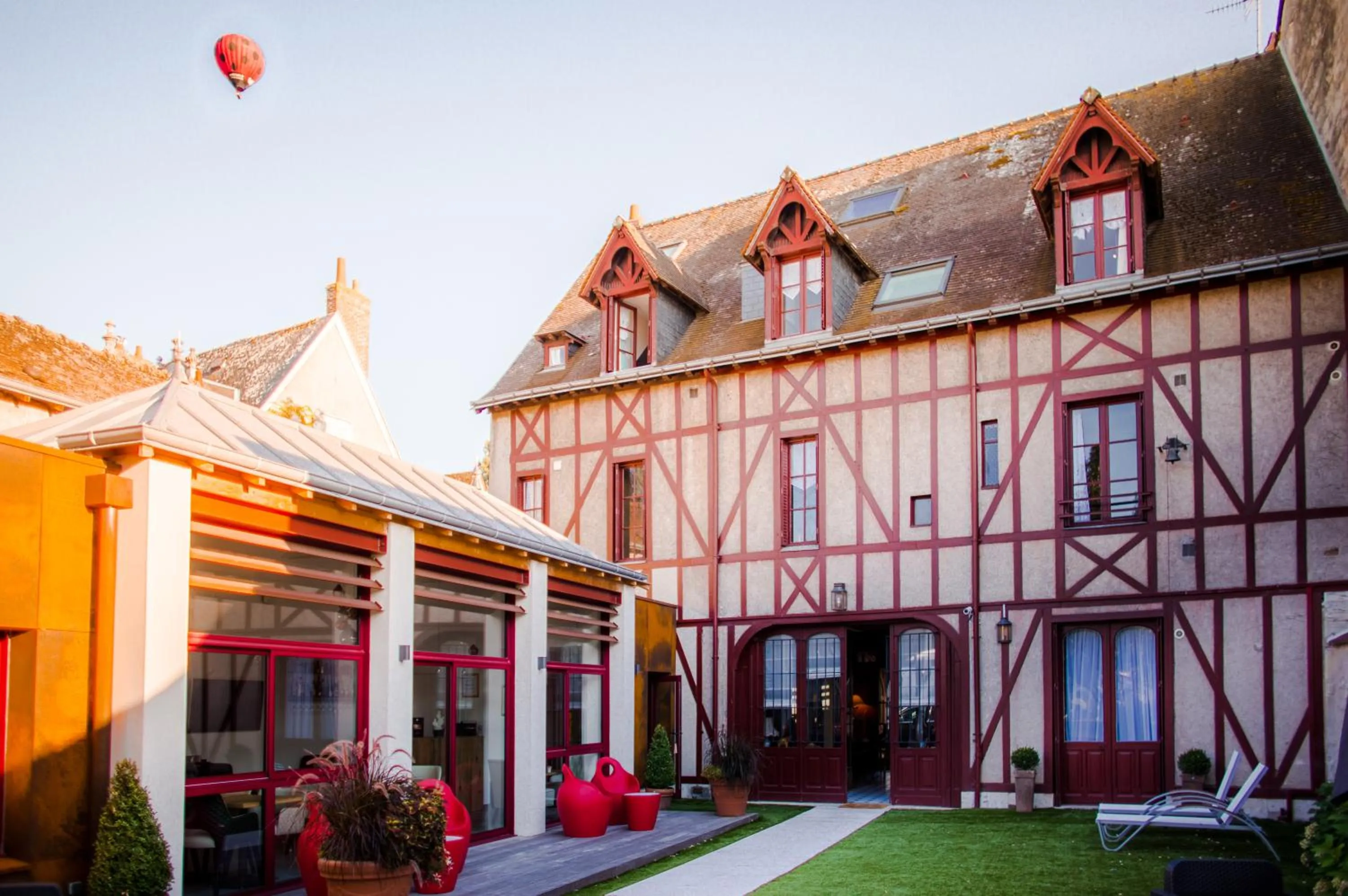 Property building in Hôtel Spa - Au Charme Rabelaisien