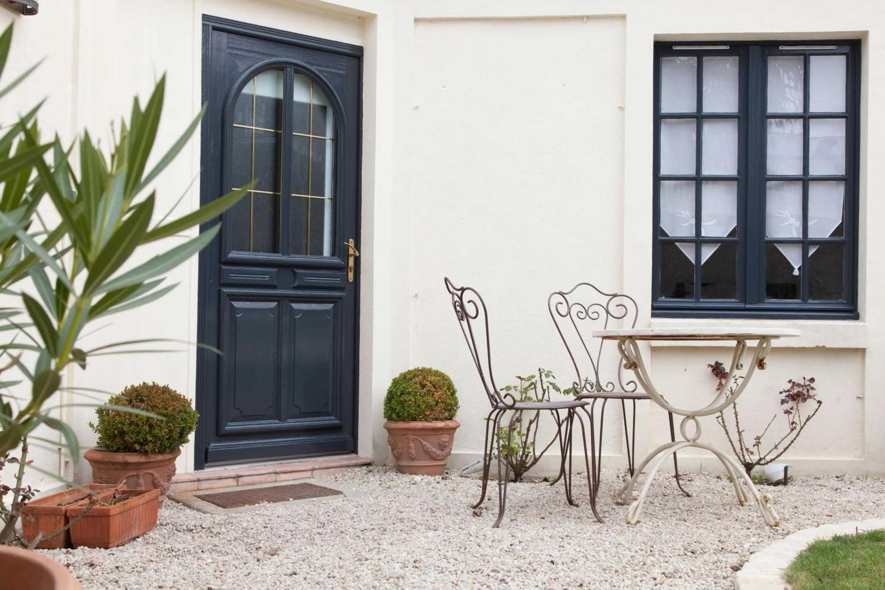Balcony/Terrace in Hôtel Spa - Au Charme Rabelaisien
