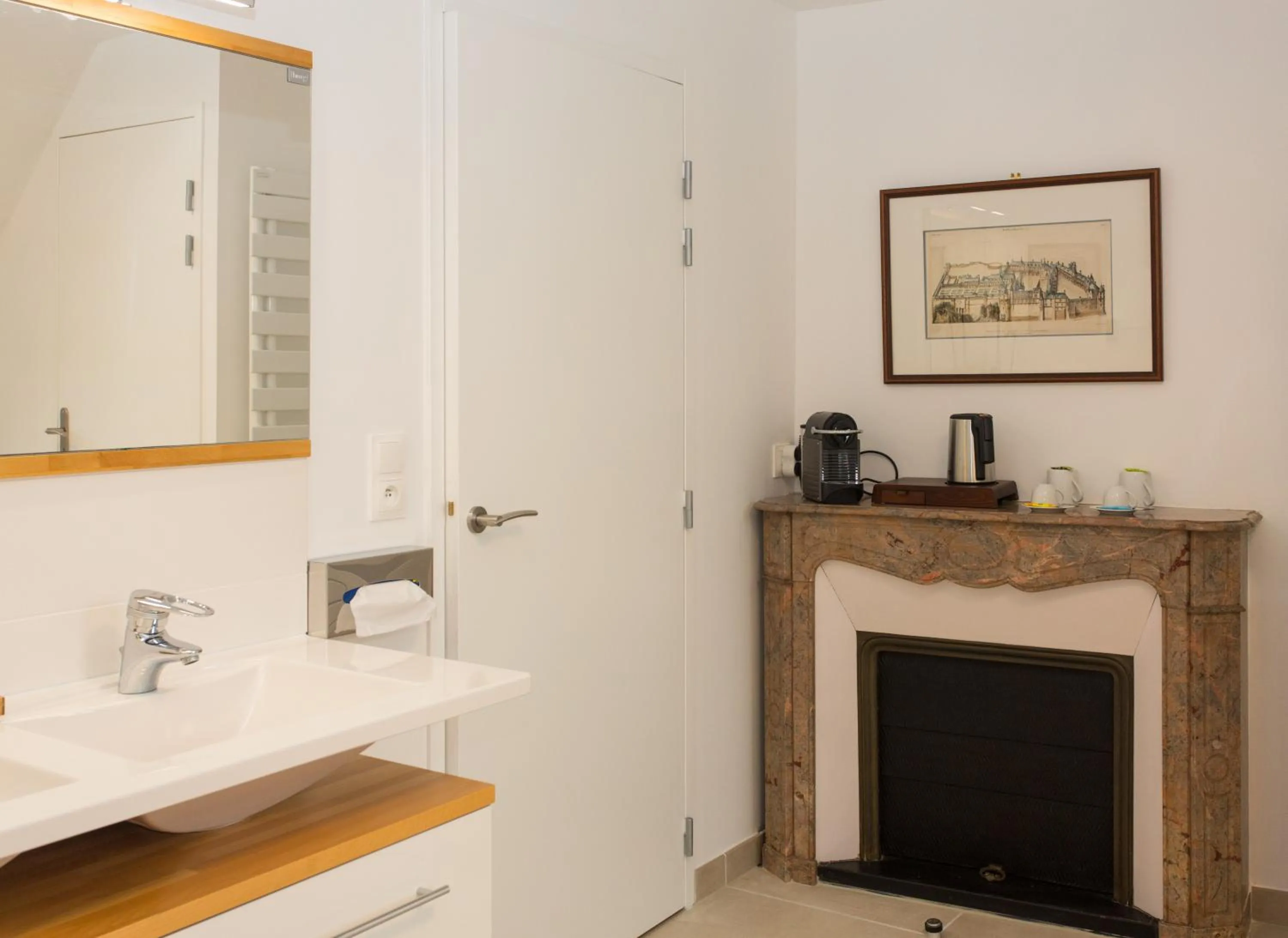 Bathroom in Hôtel Spa - Au Charme Rabelaisien