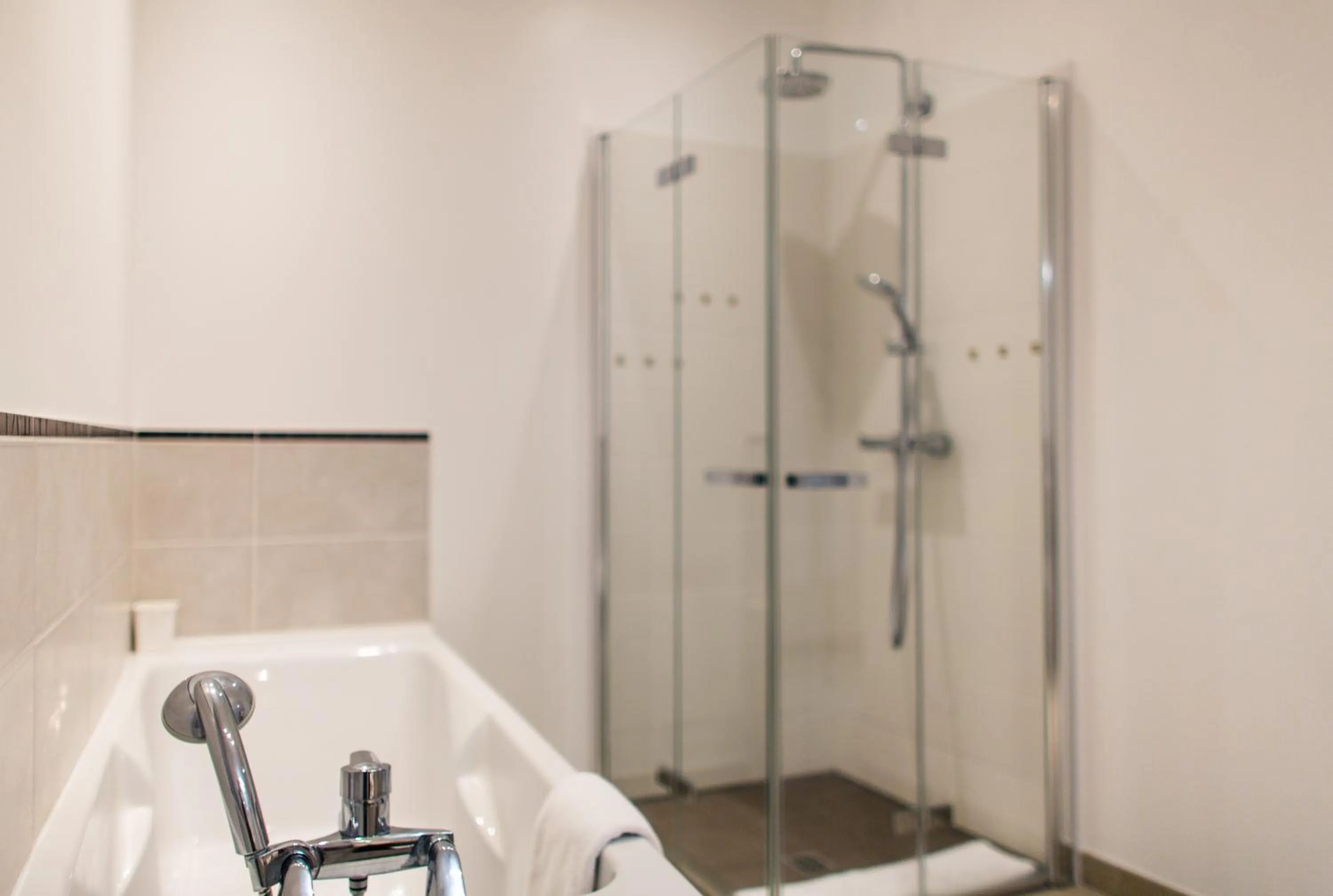 Shower in Hôtel Spa - Au Charme Rabelaisien