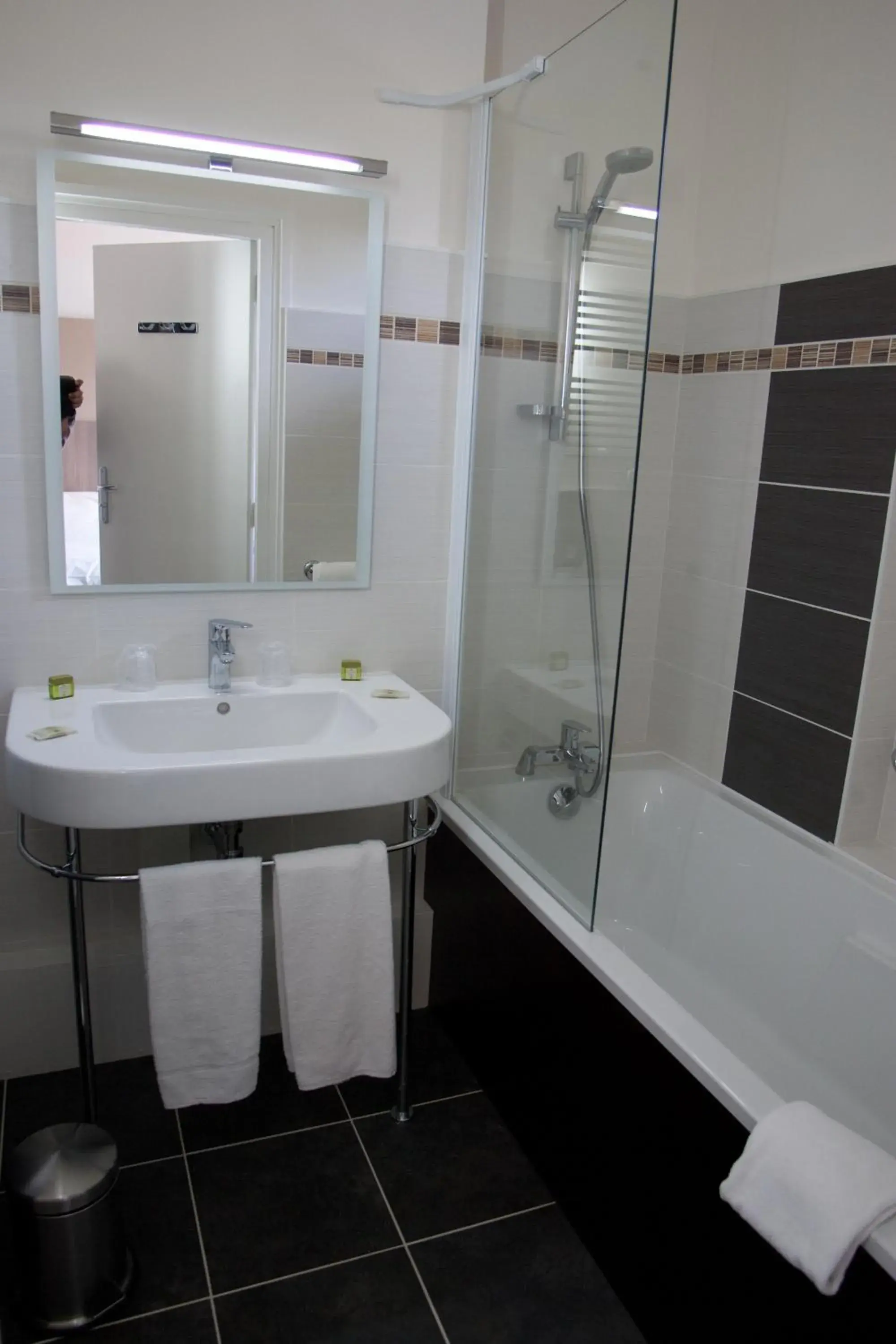 Double or Twin Room in La Chartreuse Logis Hotel Restaurant Double or Twin Room in La Chartreuse Logis Hotel Restaurant