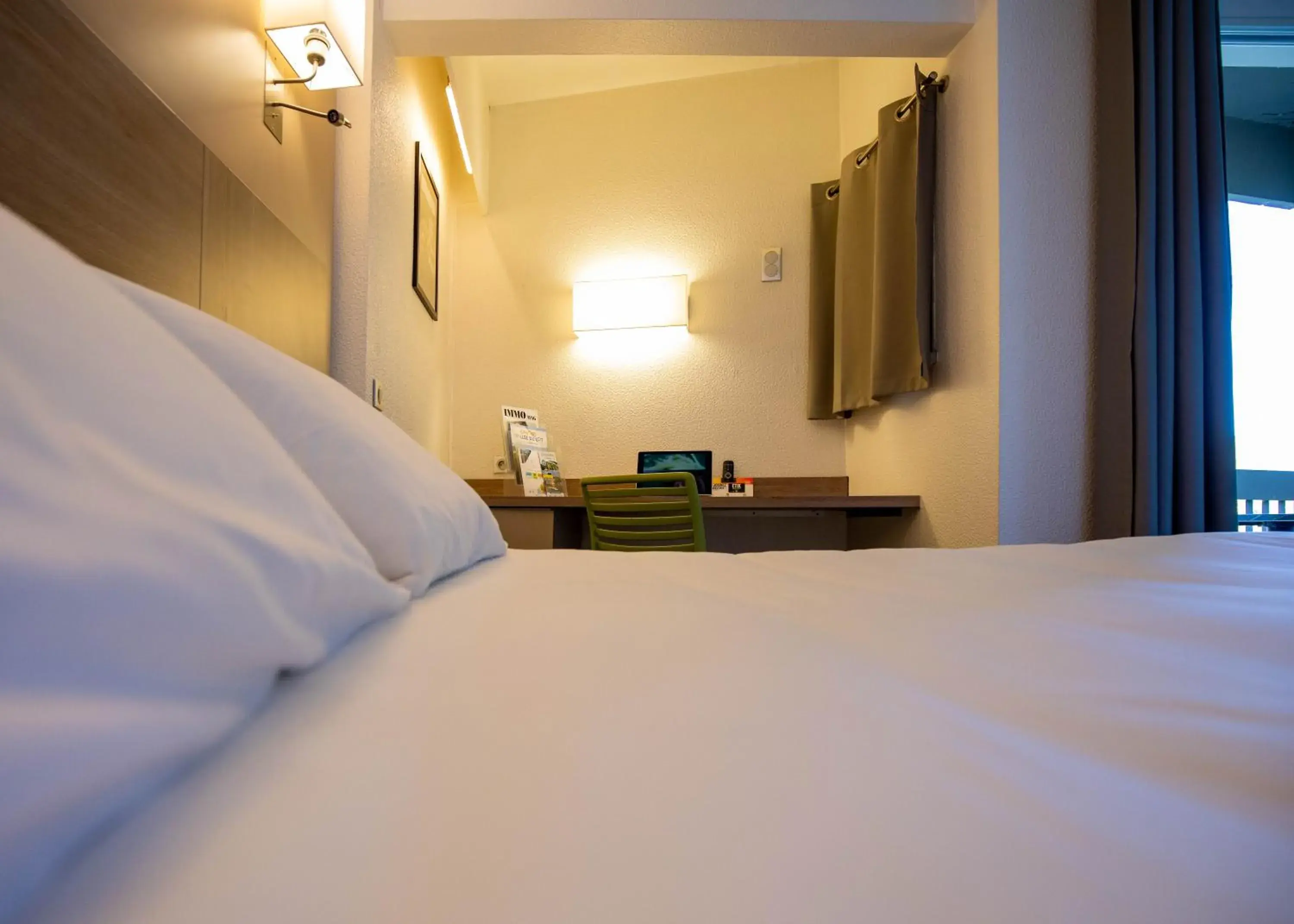 Double Room with River View in La Chartreuse Logis Hotel Restaurant Double Room with River View in La Chartreuse Logis Hotel Restaurant