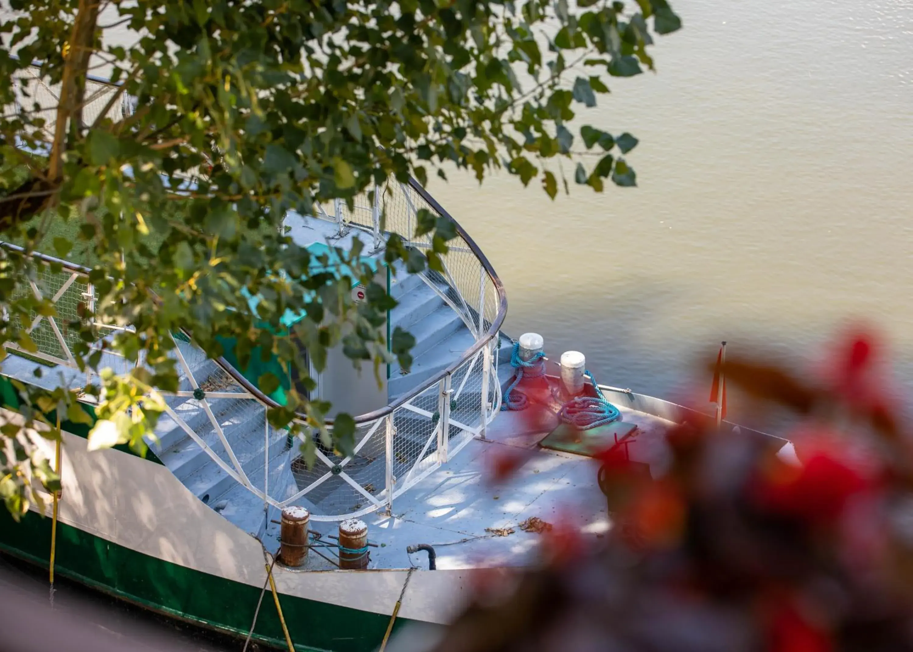 Twin Room with River View in La Chartreuse Logis Hotel Restaurant Twin Room with River View in La Chartreuse Logis Hotel Restaurant