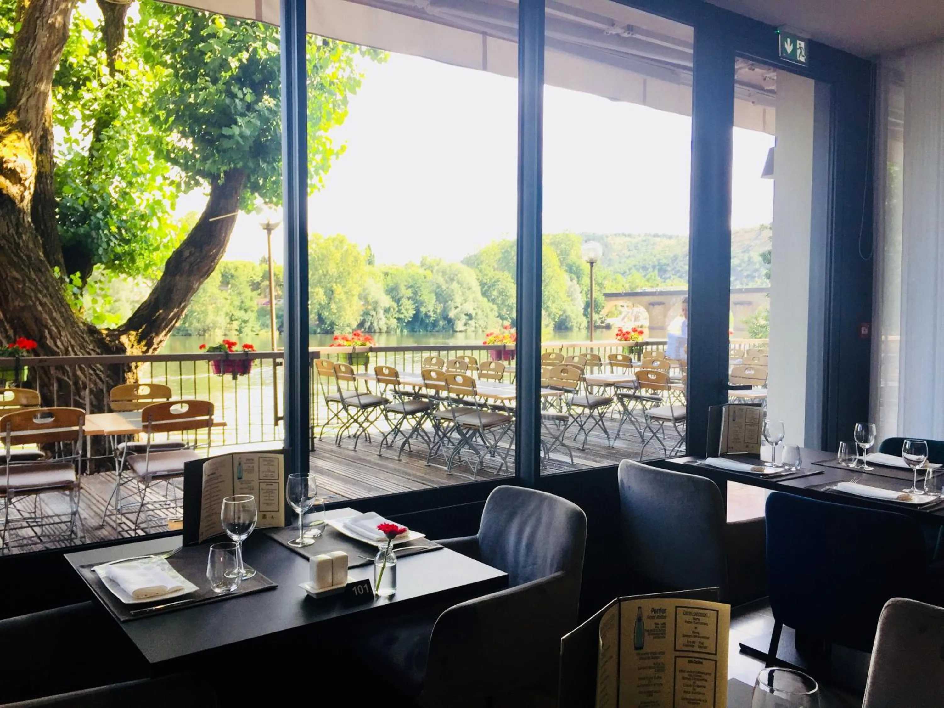 Restaurant/places to eat in La Chartreuse Logis Hotel Restaurant