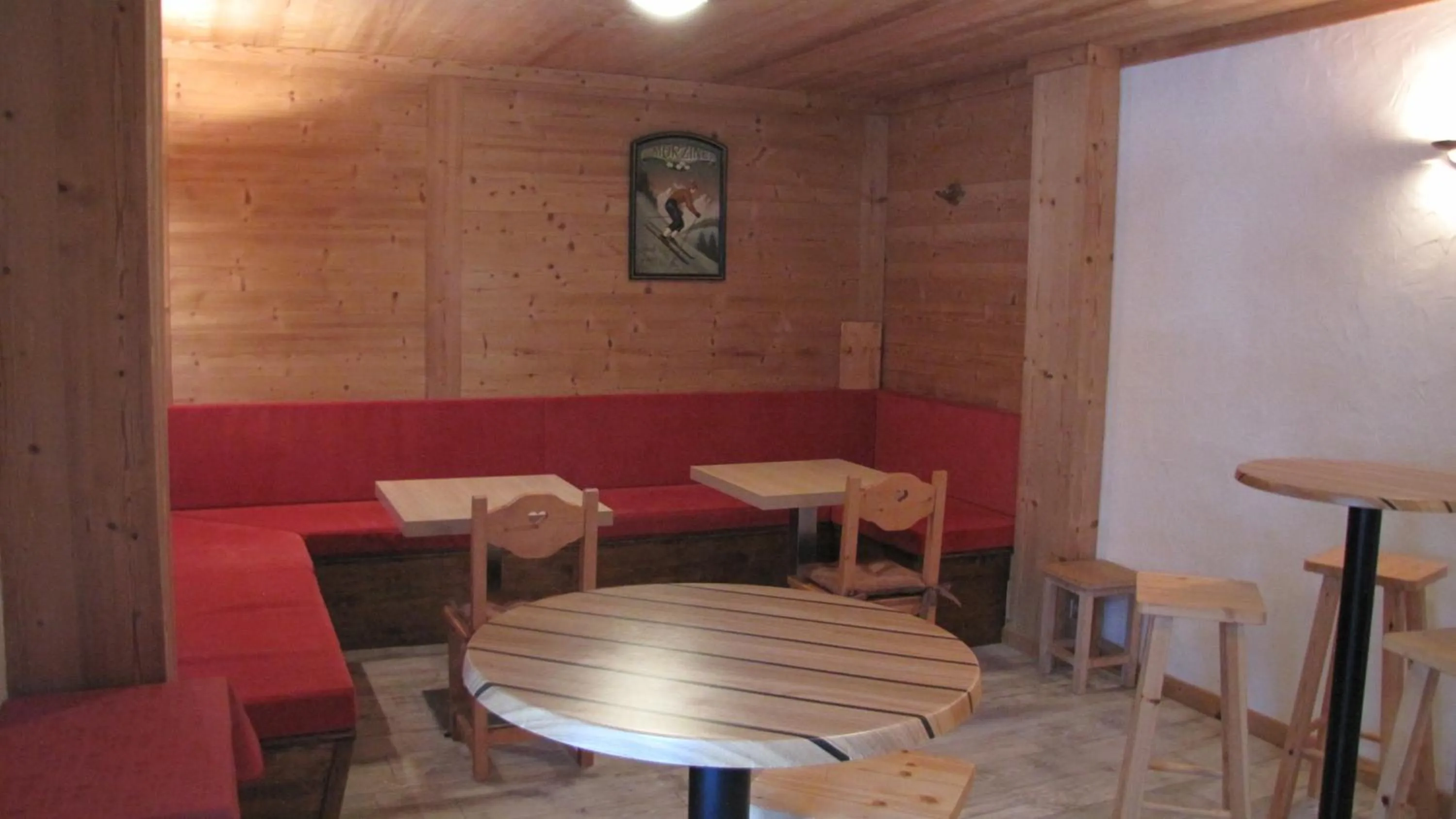 Lounge or bar in Alpen Roc