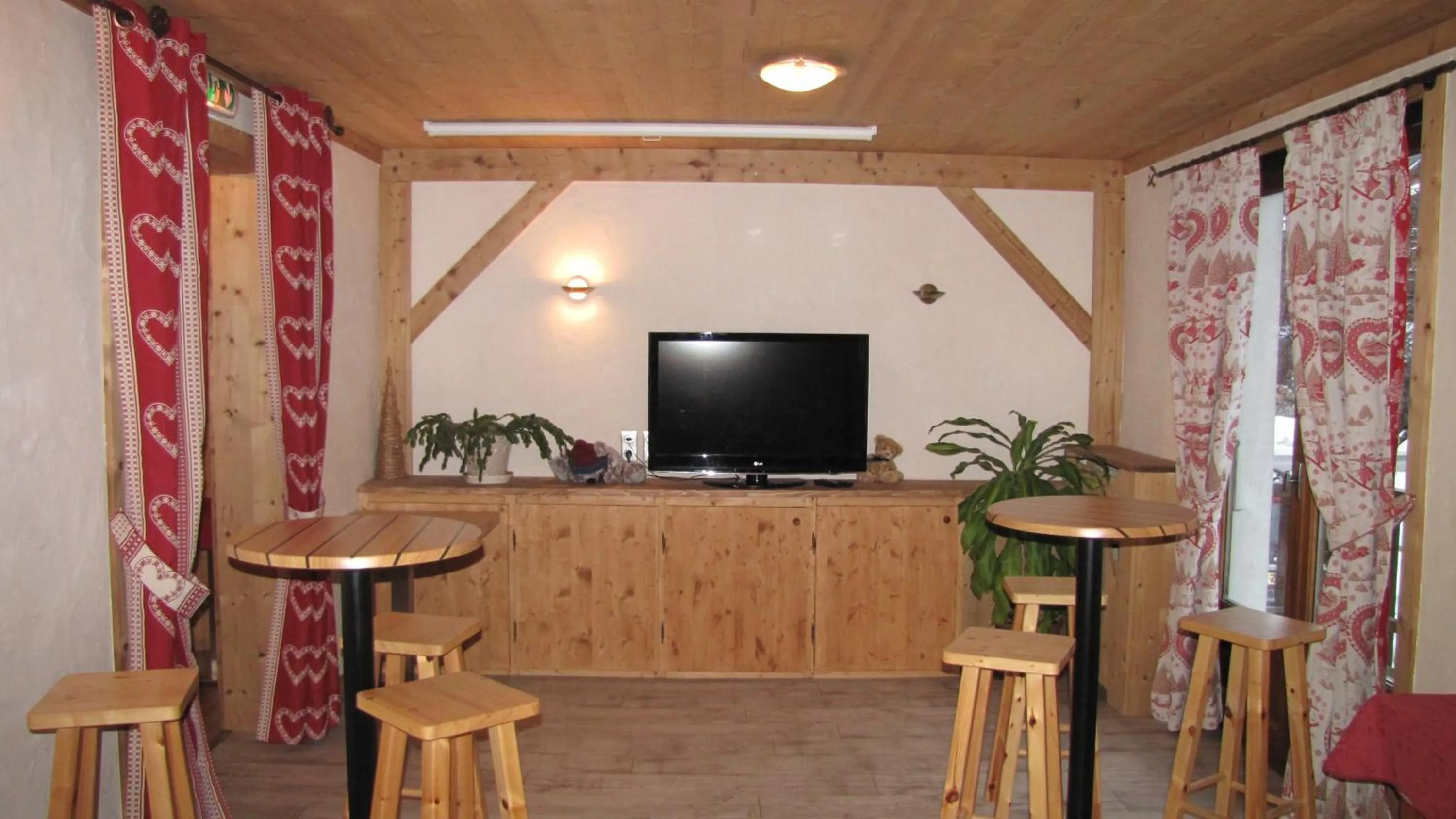 TV and multimedia in Alpen Roc