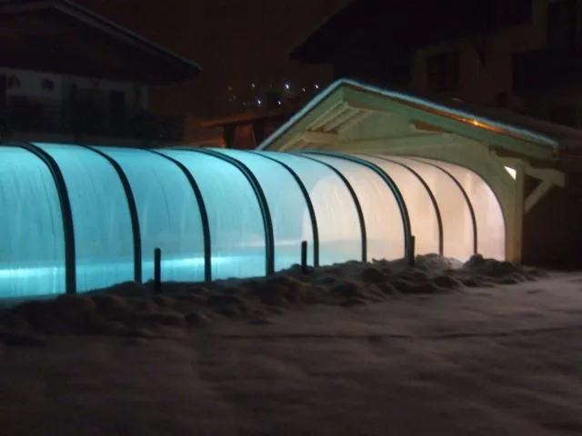 Decorative detail in Alpen Roc