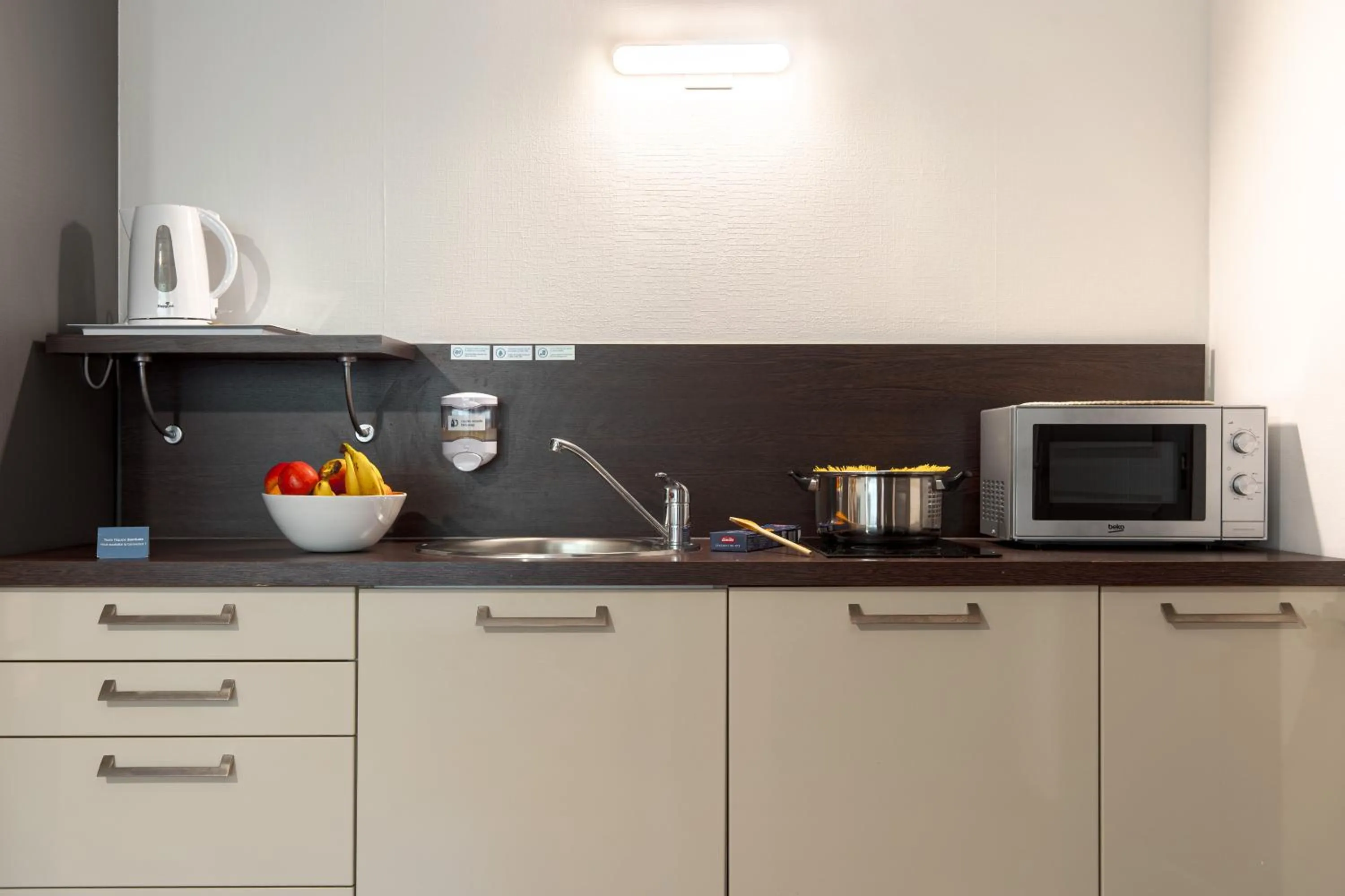 Kitchen or kitchenette in Zenitude Hôtel-Résidences Nantes Métropole