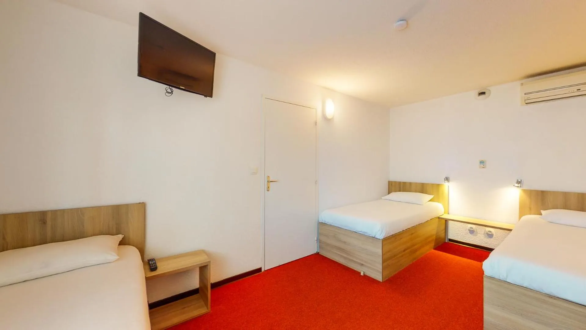 children, Bed in Everhotel route64 Tarbes-Ibos