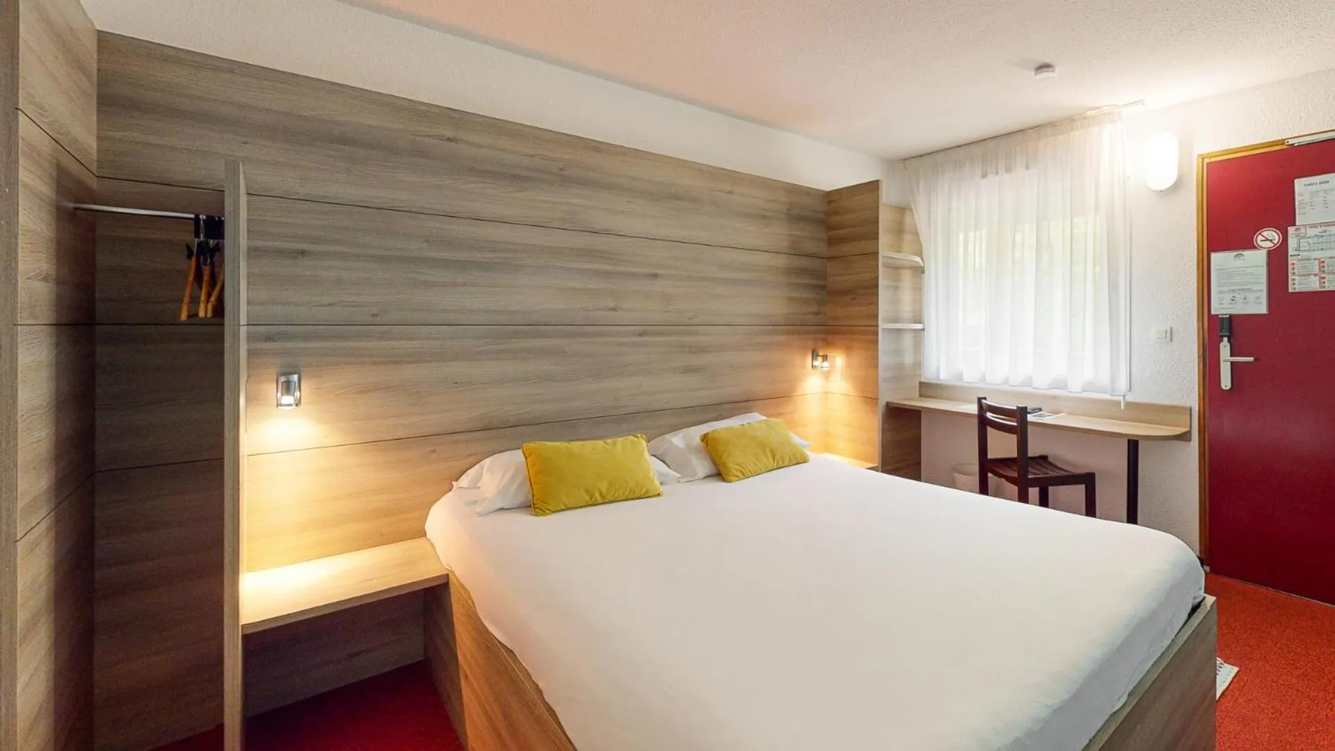 Photo of the whole room, Bed in Everhotel route64 Tarbes-Ibos