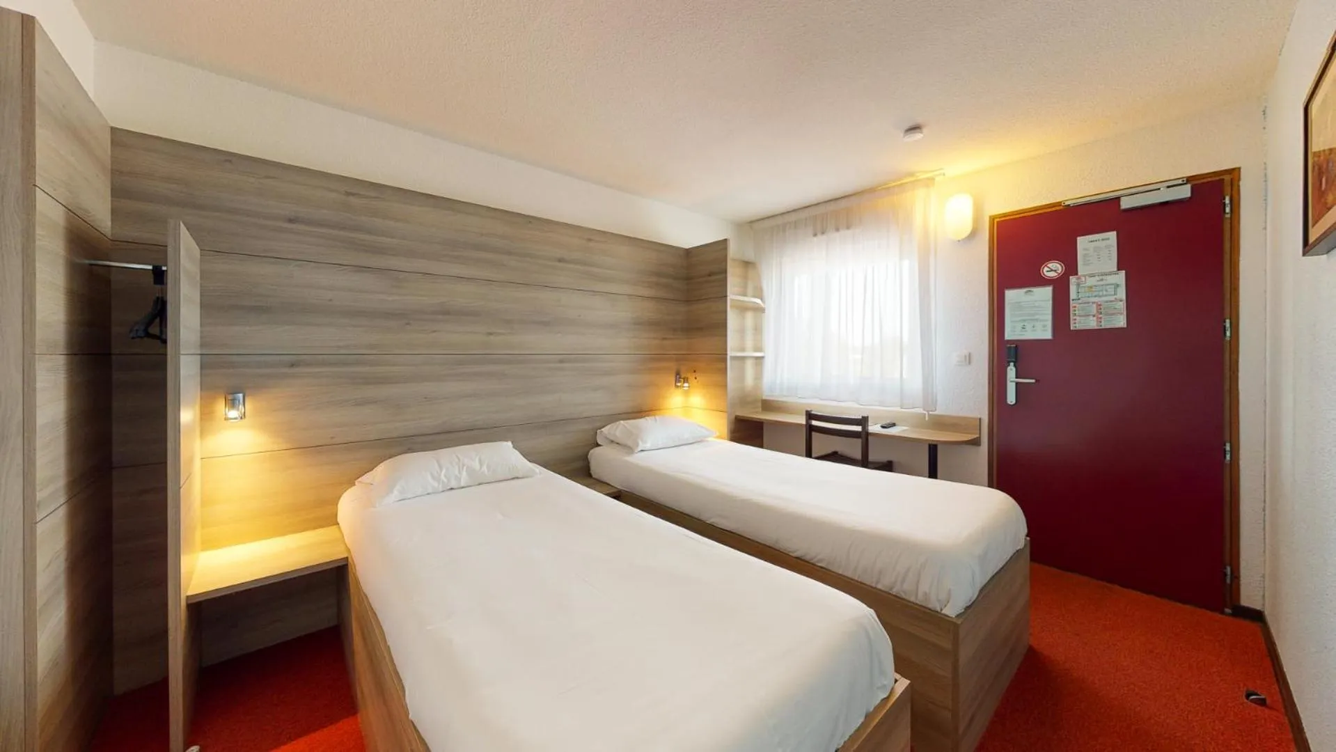 Bedroom, Bed in Everhotel route64 Tarbes-Ibos