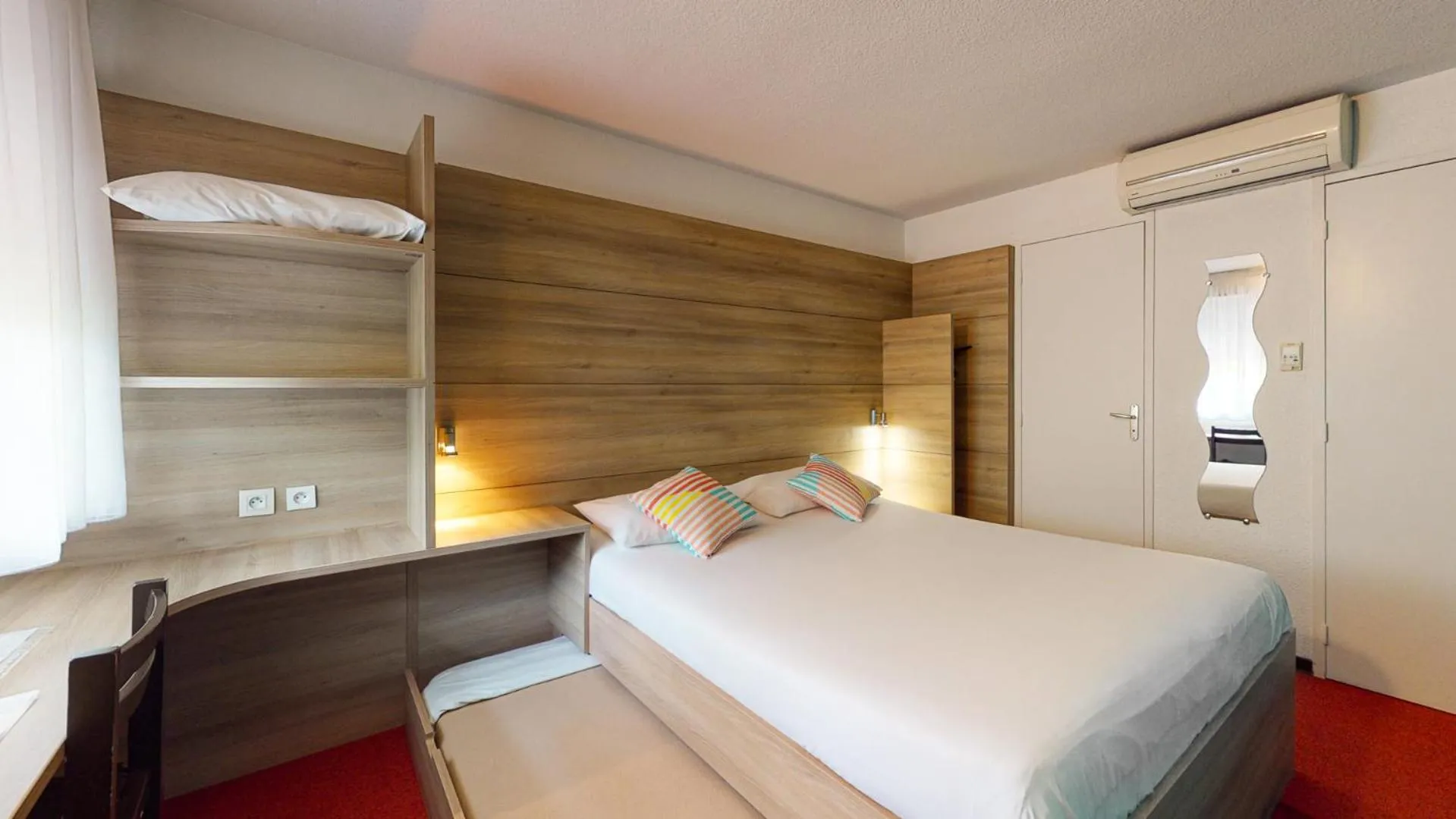 Bedroom, Bed in Everhotel route64 Tarbes-Ibos