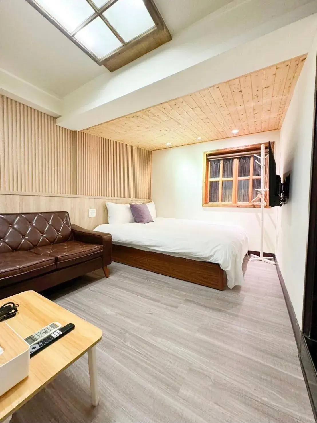 Small Double Room in 慢步南國 台南故事民宿 Slow Tainan Homestay Small Double Room in 慢步南國 台南故事民宿 Slow Tainan Homestay
