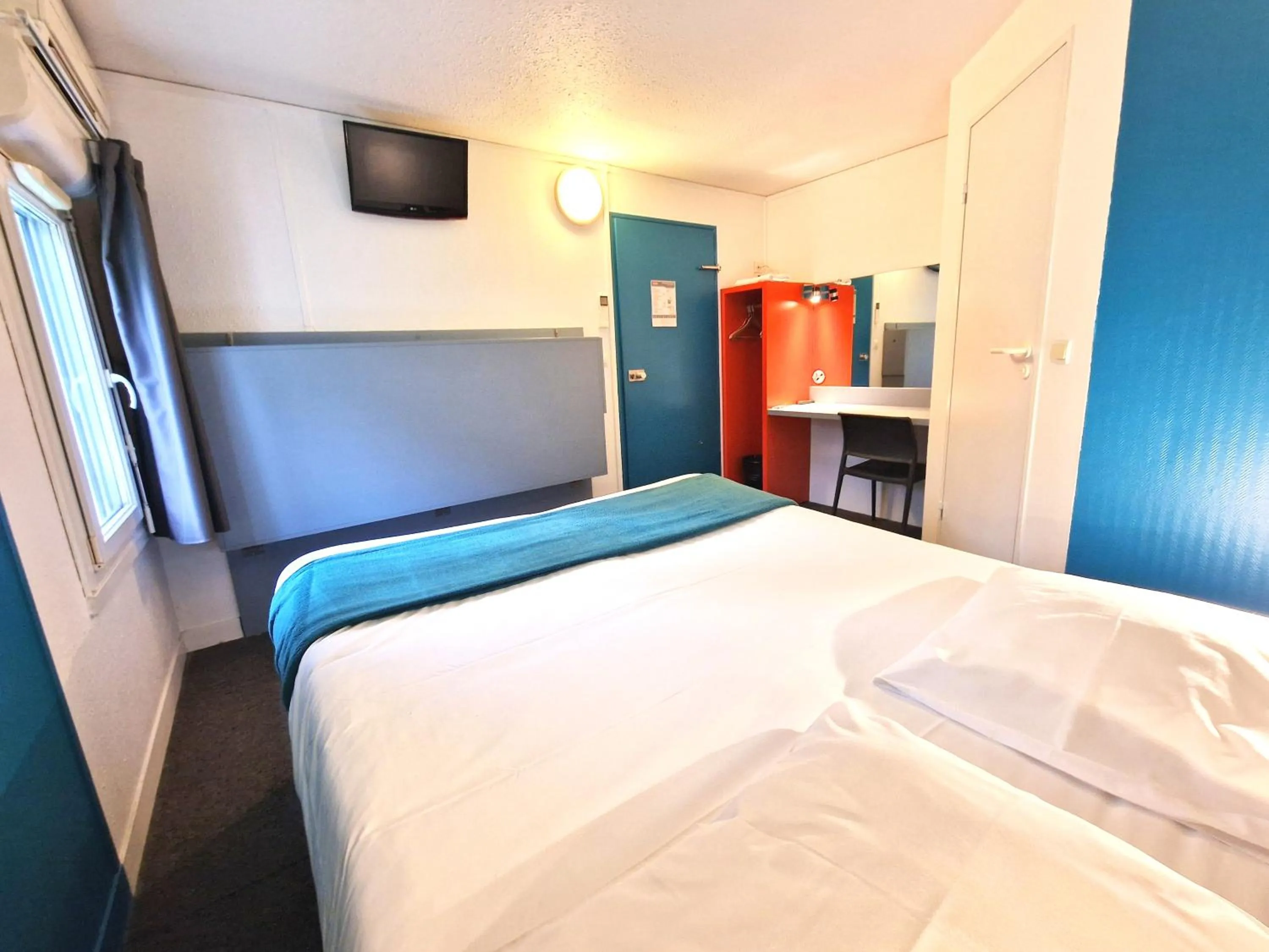 Bed in Fasthotel Artigues