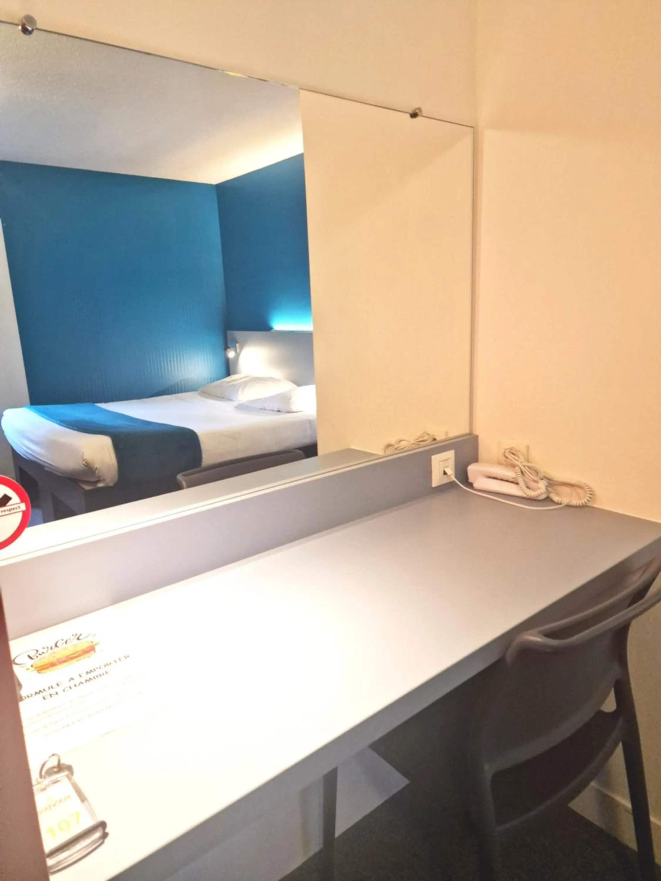 Bed in Fasthotel Artigues