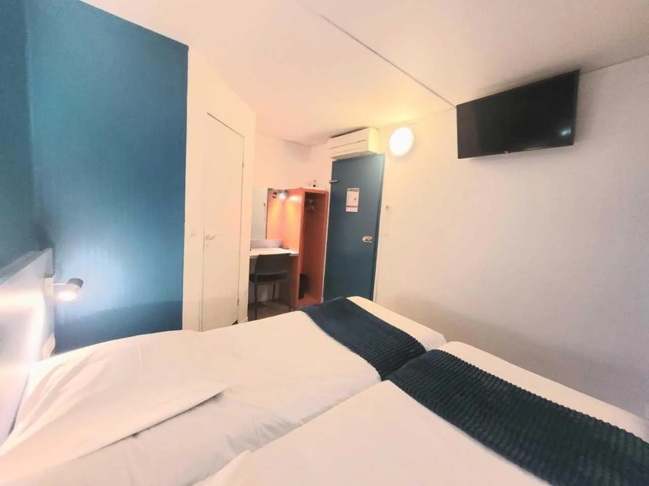 Bed in Fasthotel Artigues