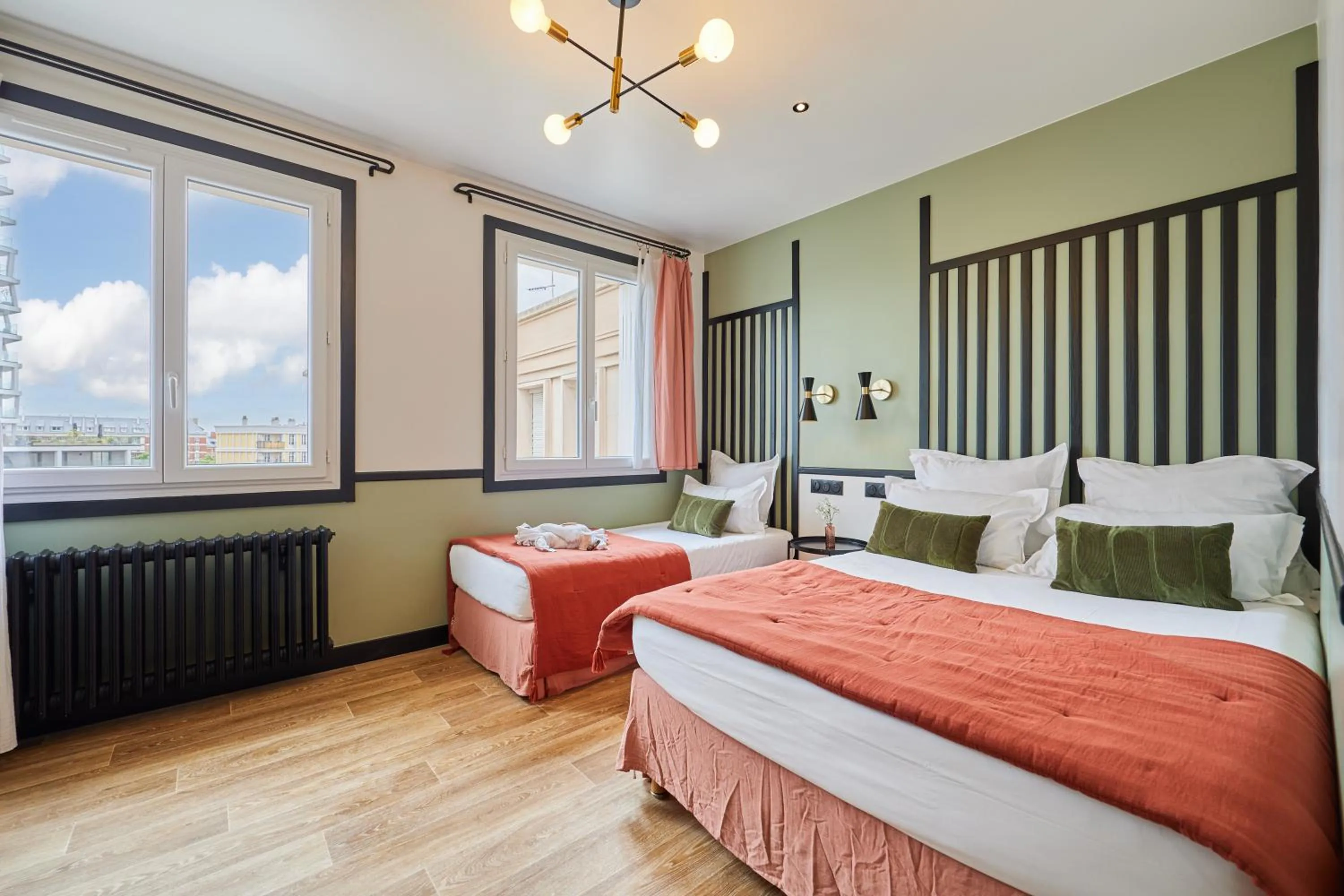 Bird's eye view, Bed in Hôtel Richelieu, Le Havre Centre-Ville, Perret