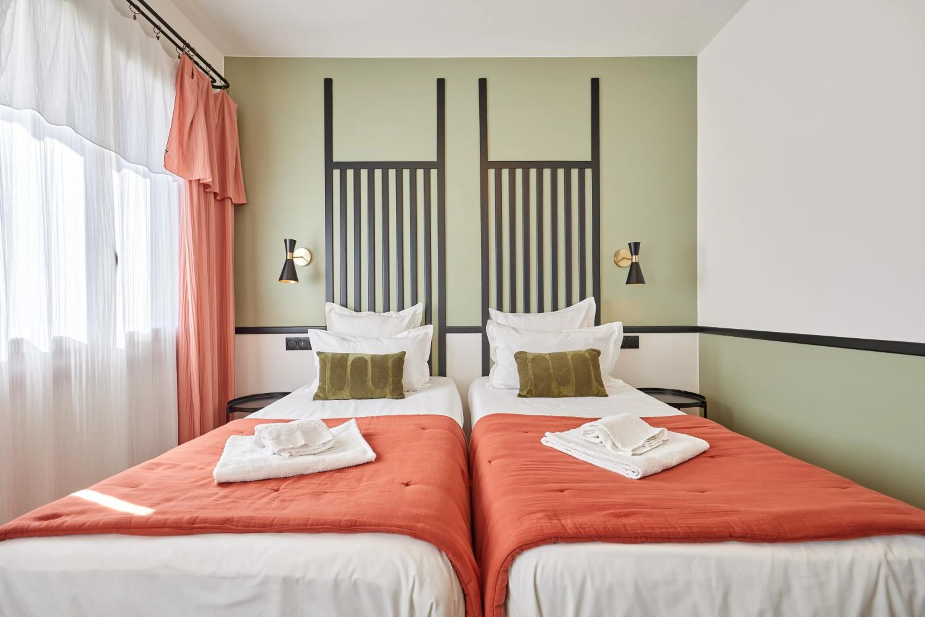 Bedroom, Bed in Hôtel Richelieu, Le Havre Centre-Ville, Perret