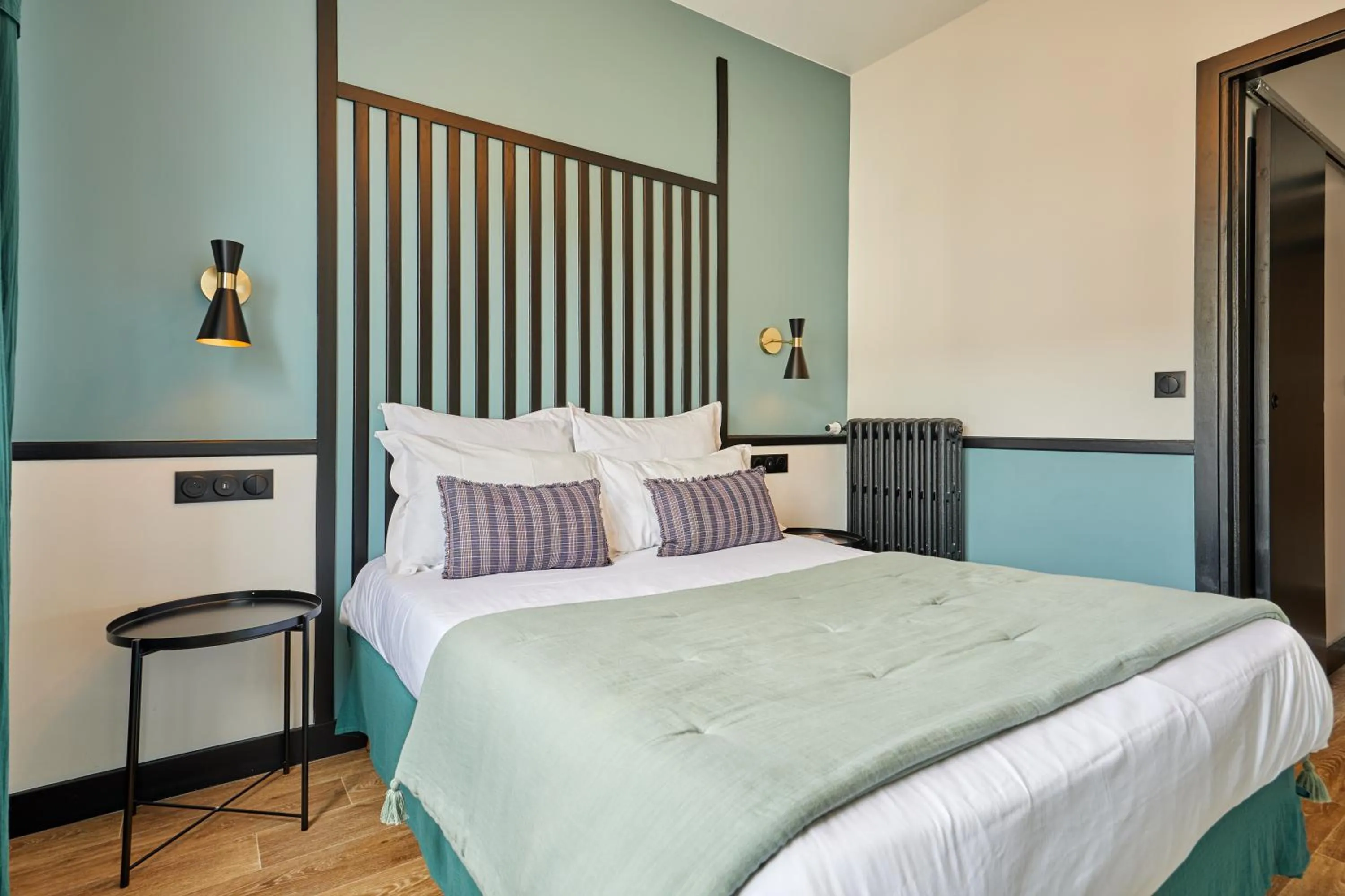 Photo of the whole room, Bed in Hôtel Richelieu, Le Havre Centre-Ville, Perret