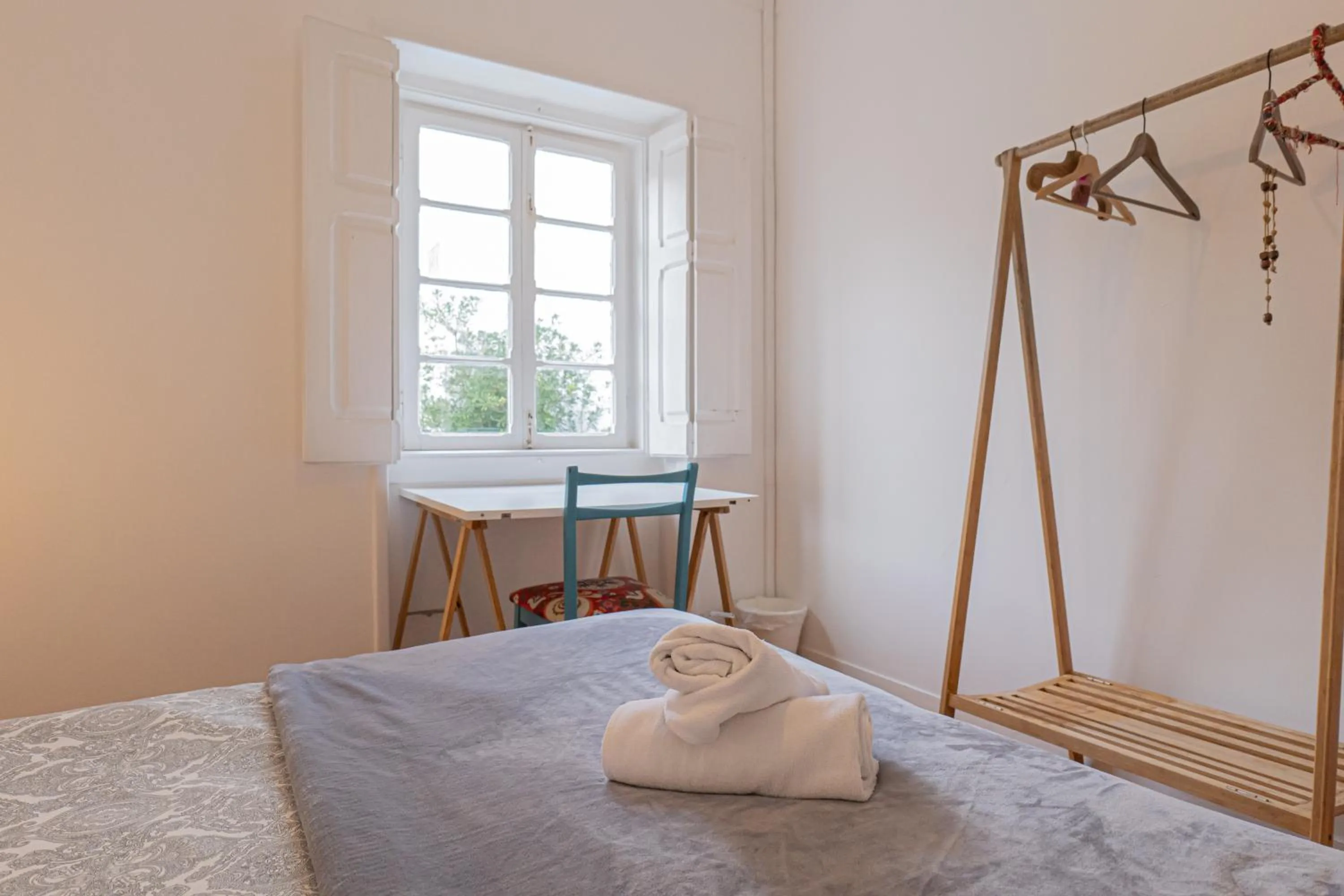 Photo of the whole room, Bed in Olive3 Ericeira