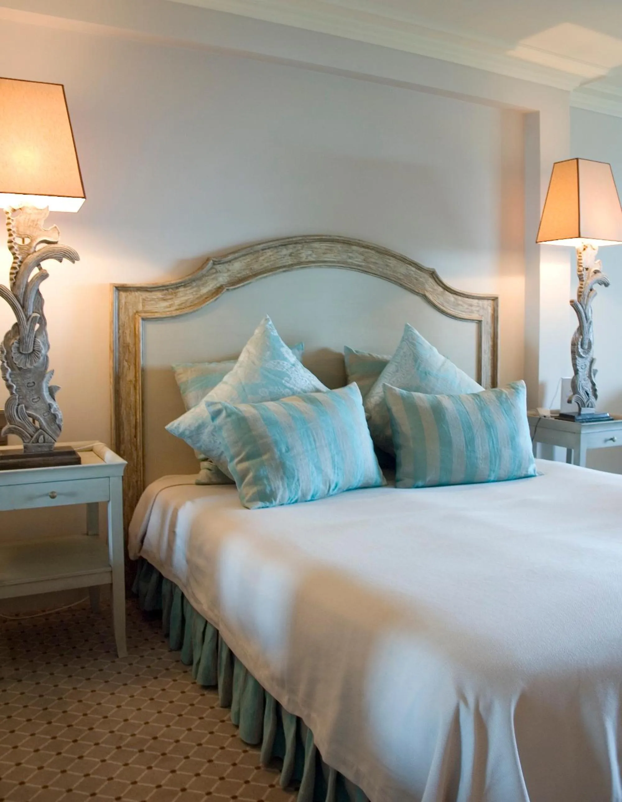 Bed in Manoir de Lan Kérellec