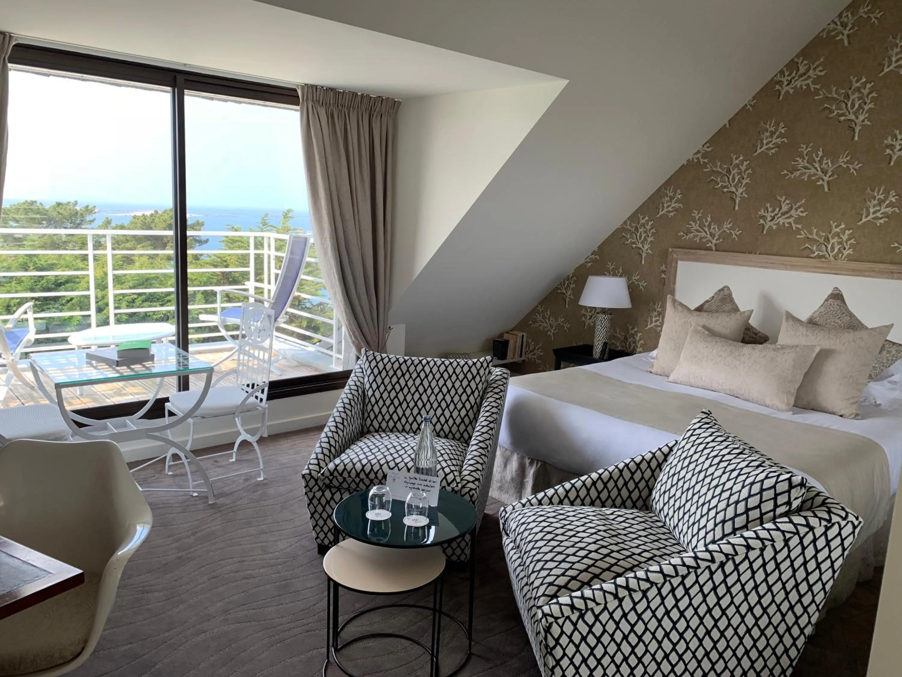 Bed in Manoir de Lan Kérellec