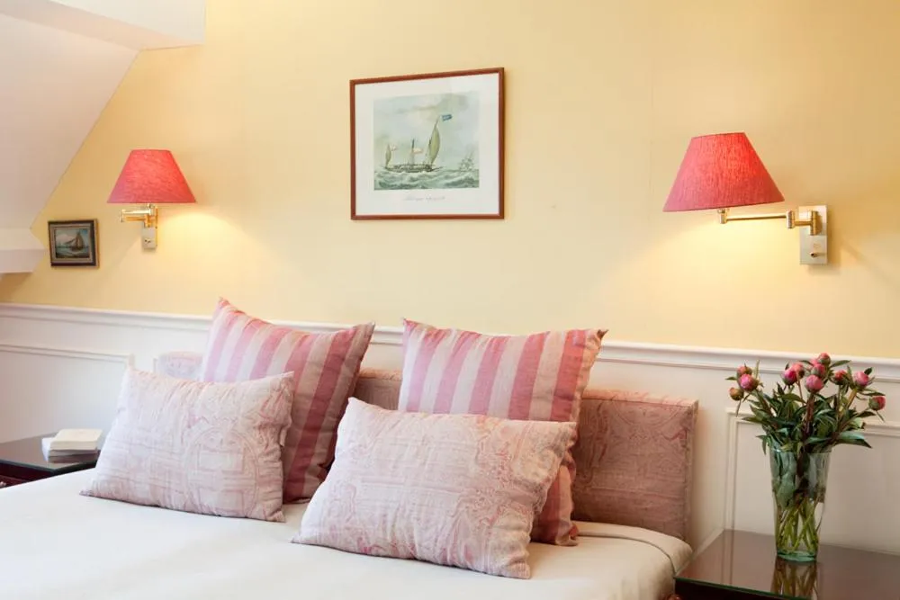 Photo of the whole room, Bed in Manoir de Lan Kérellec