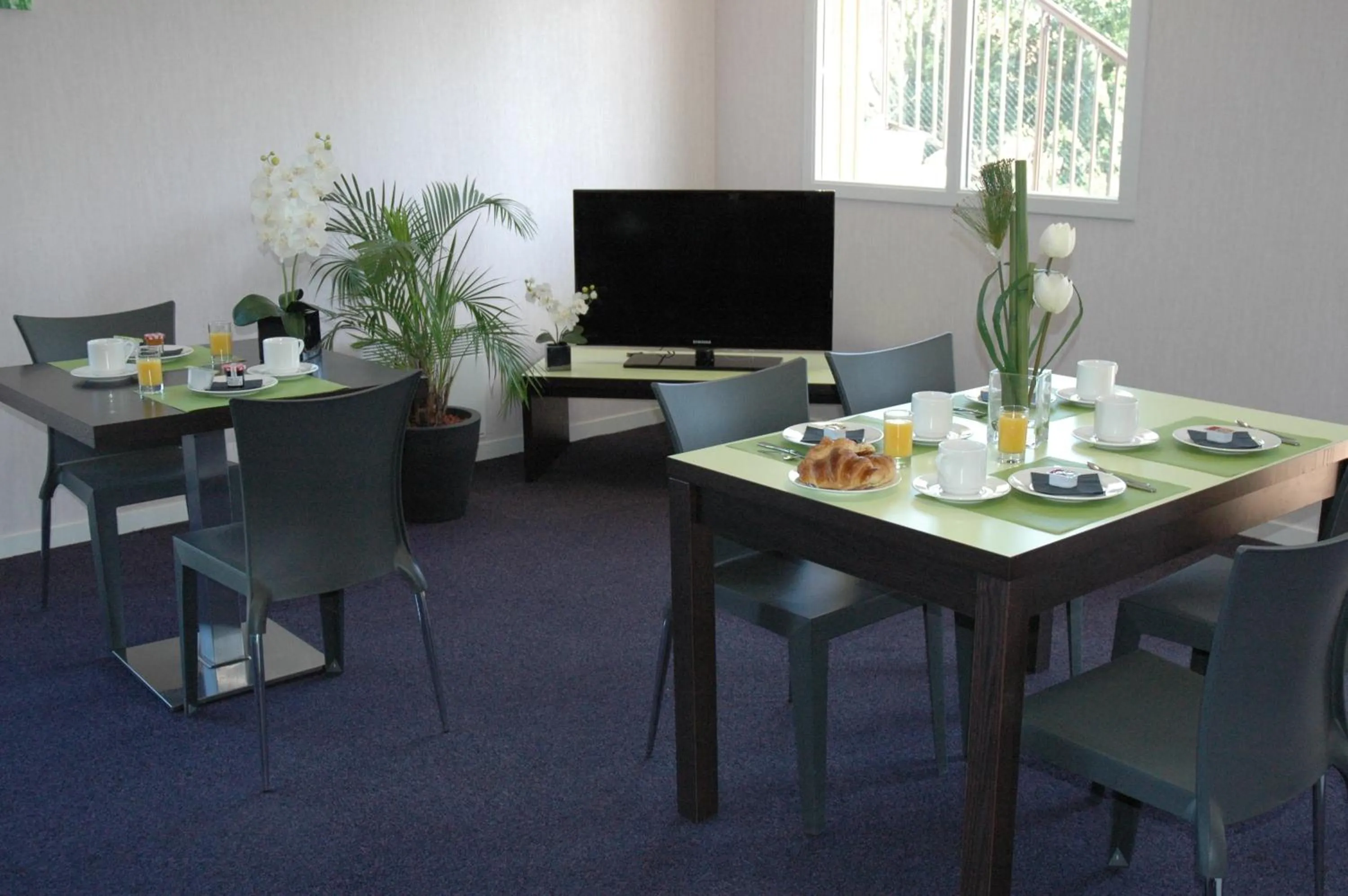 Restaurant/places to eat in Adonis Hauts De Honfleur