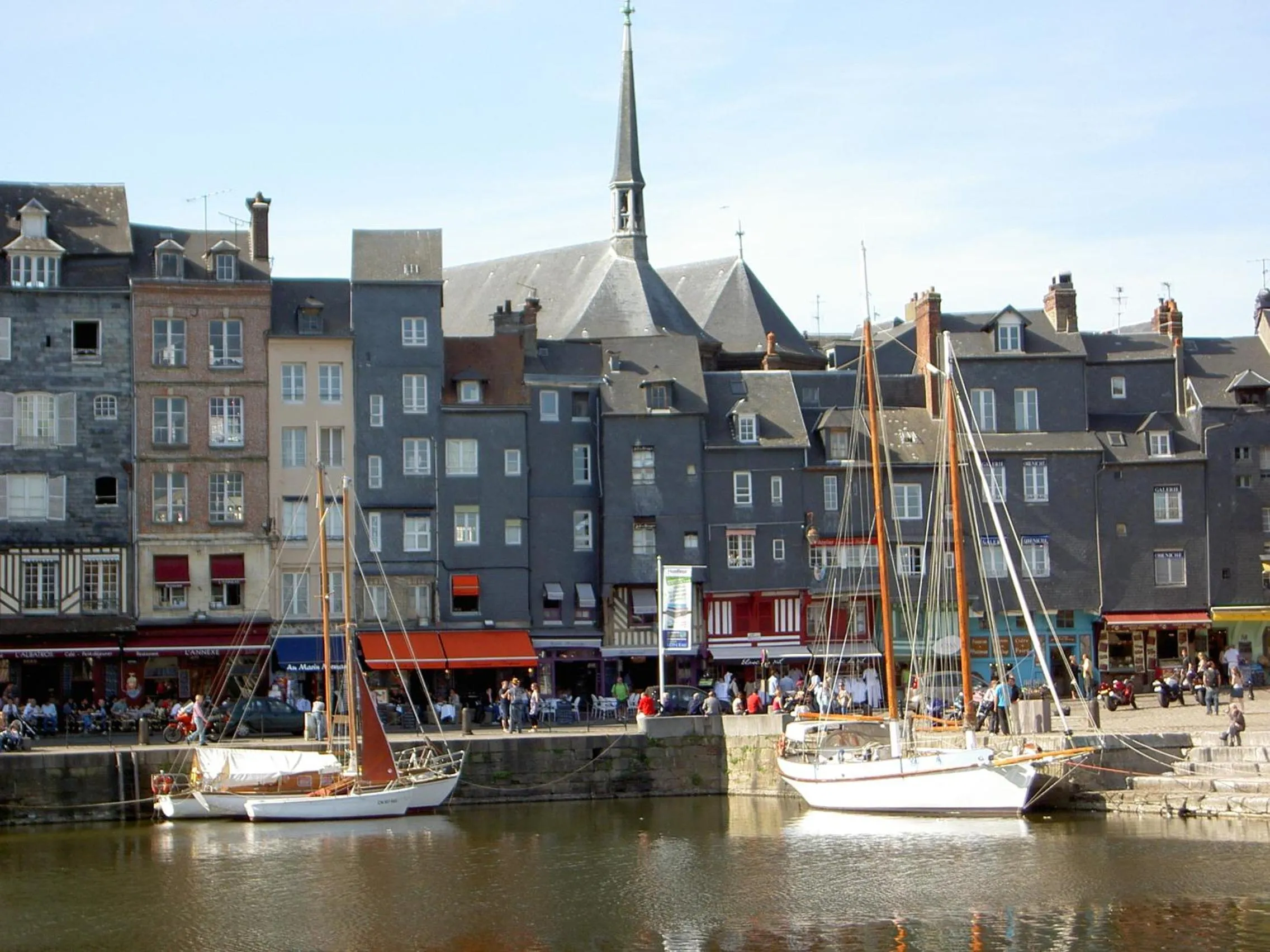 Area and facilities in Adonis Hauts De Honfleur