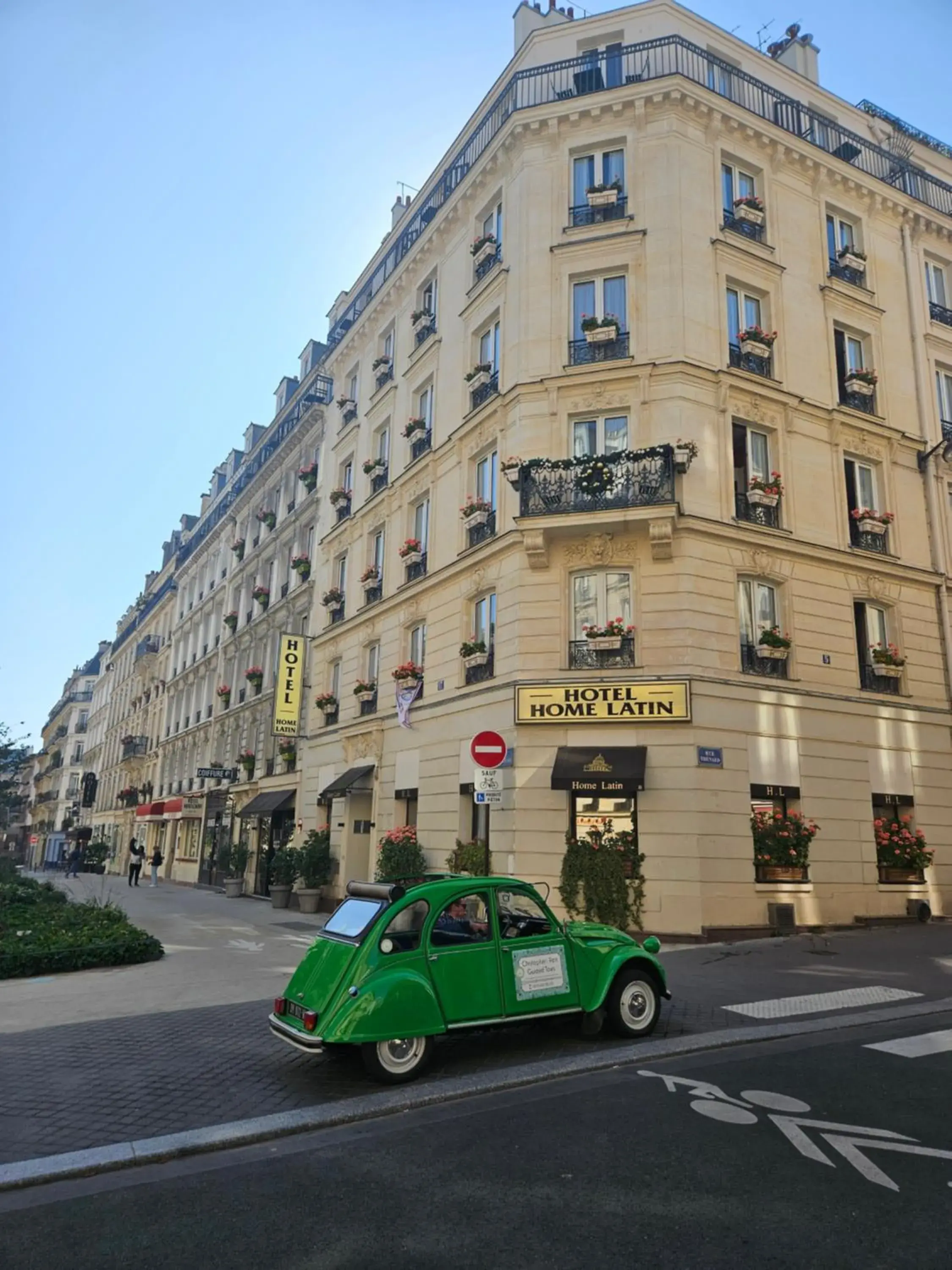 Property building in Home Latin Property building in Home Latin