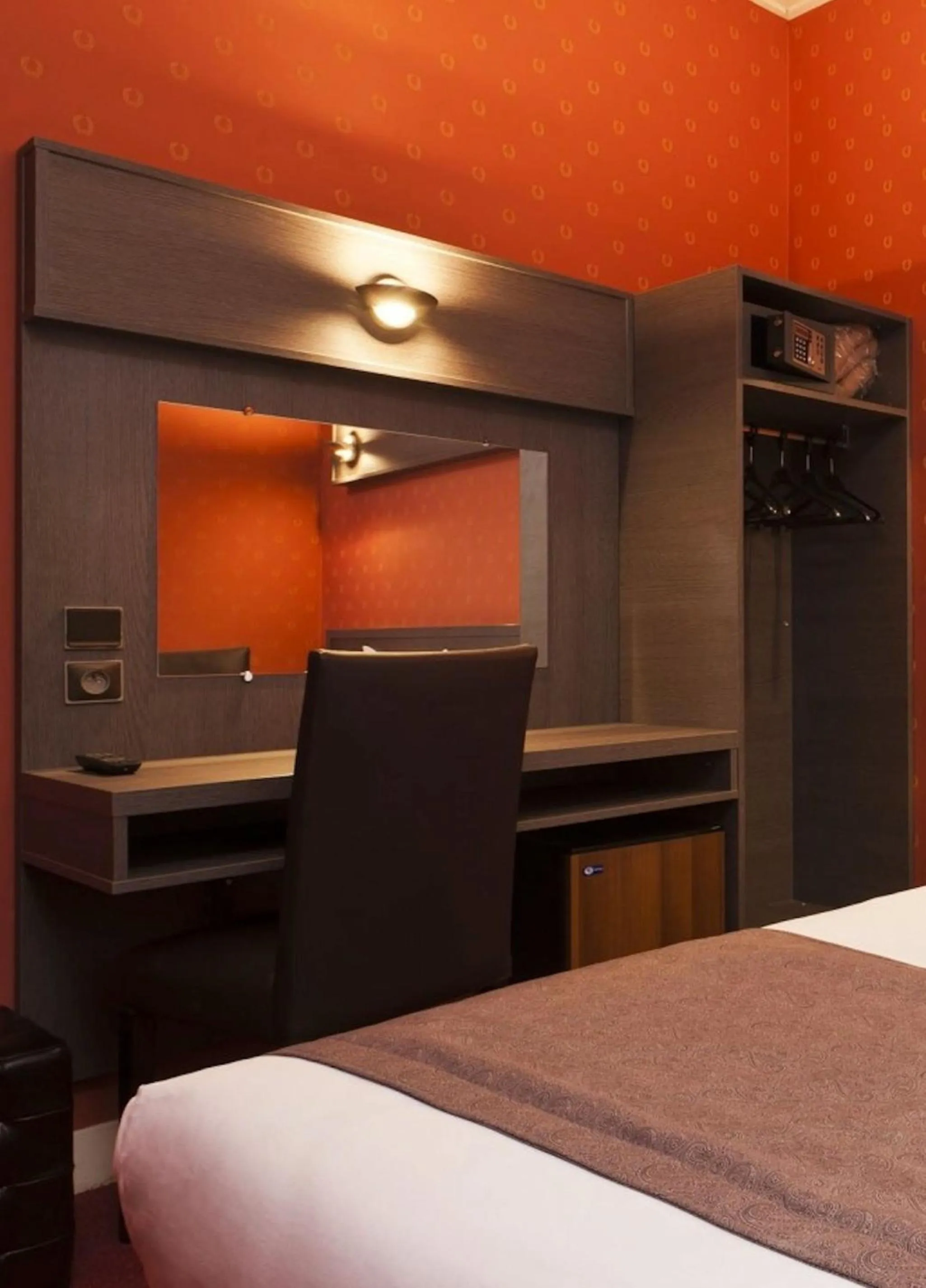 Seating area, Bed in Home Latin