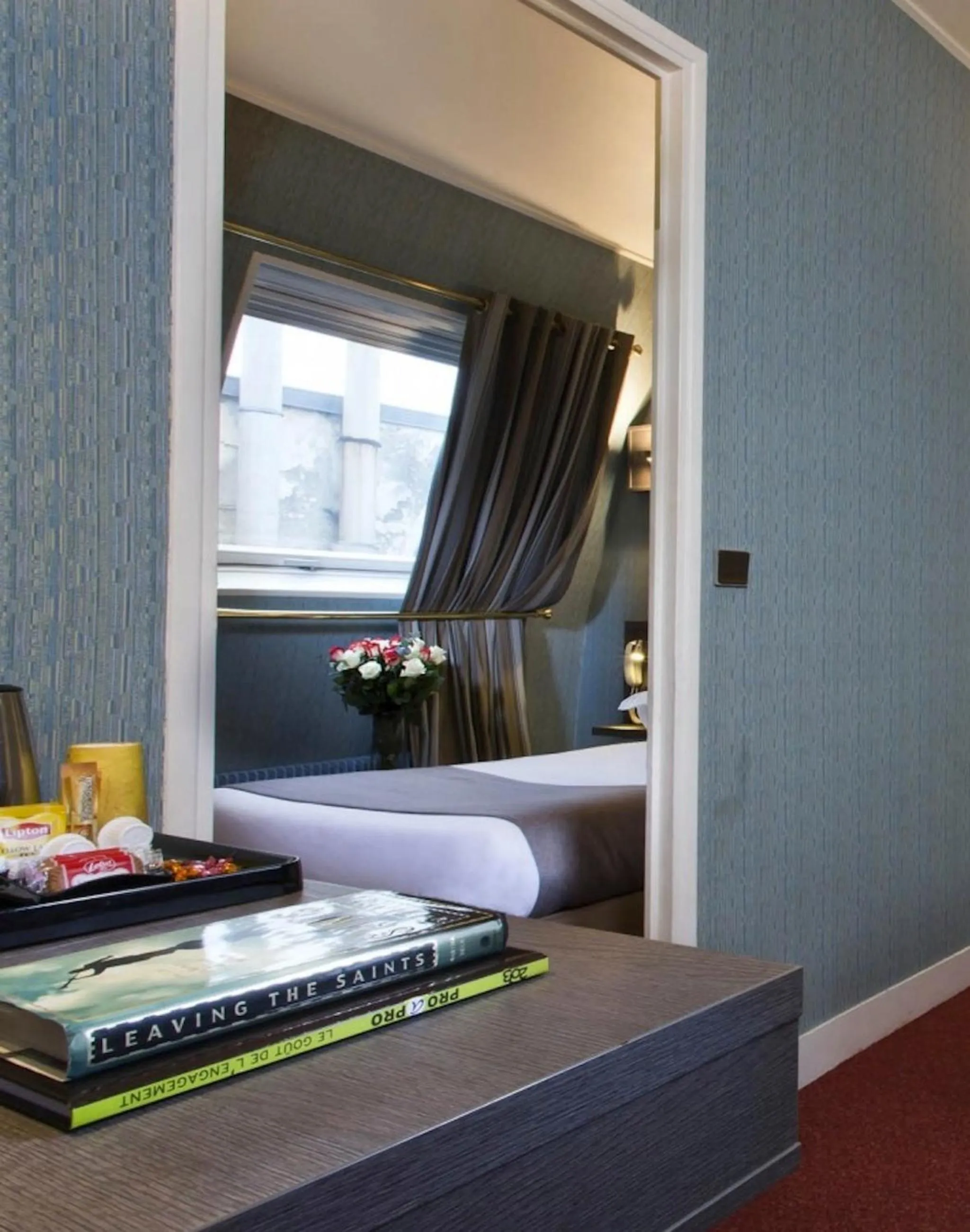 Photo of the whole room, Bed in Home Latin