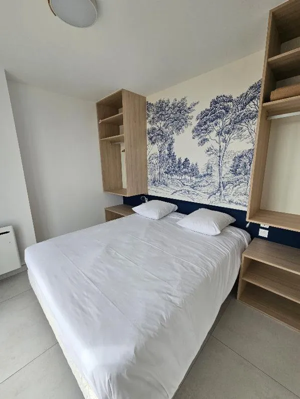 Bed in Hotel Les Dunes