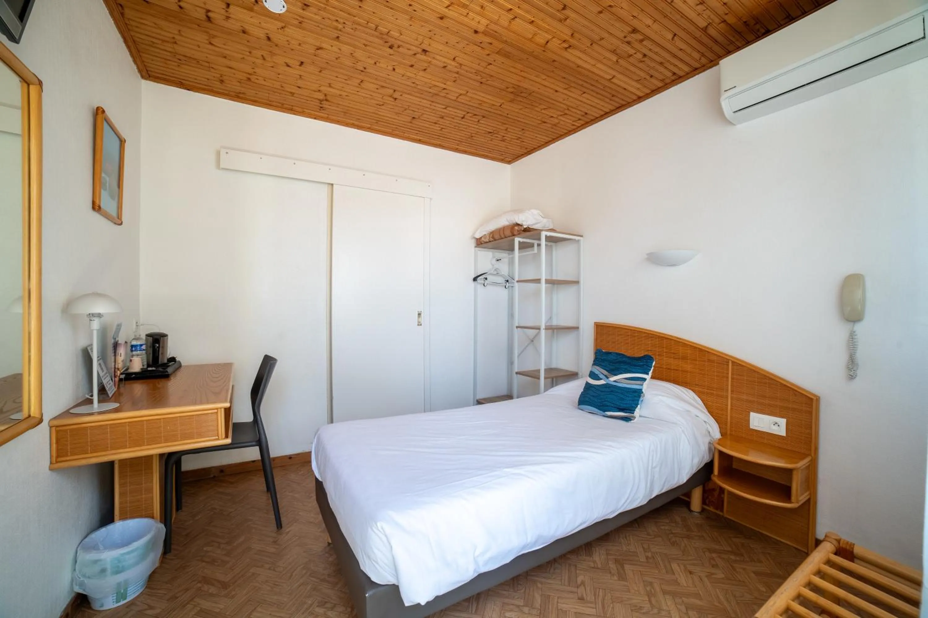 Bed in Hotel Les Dunes