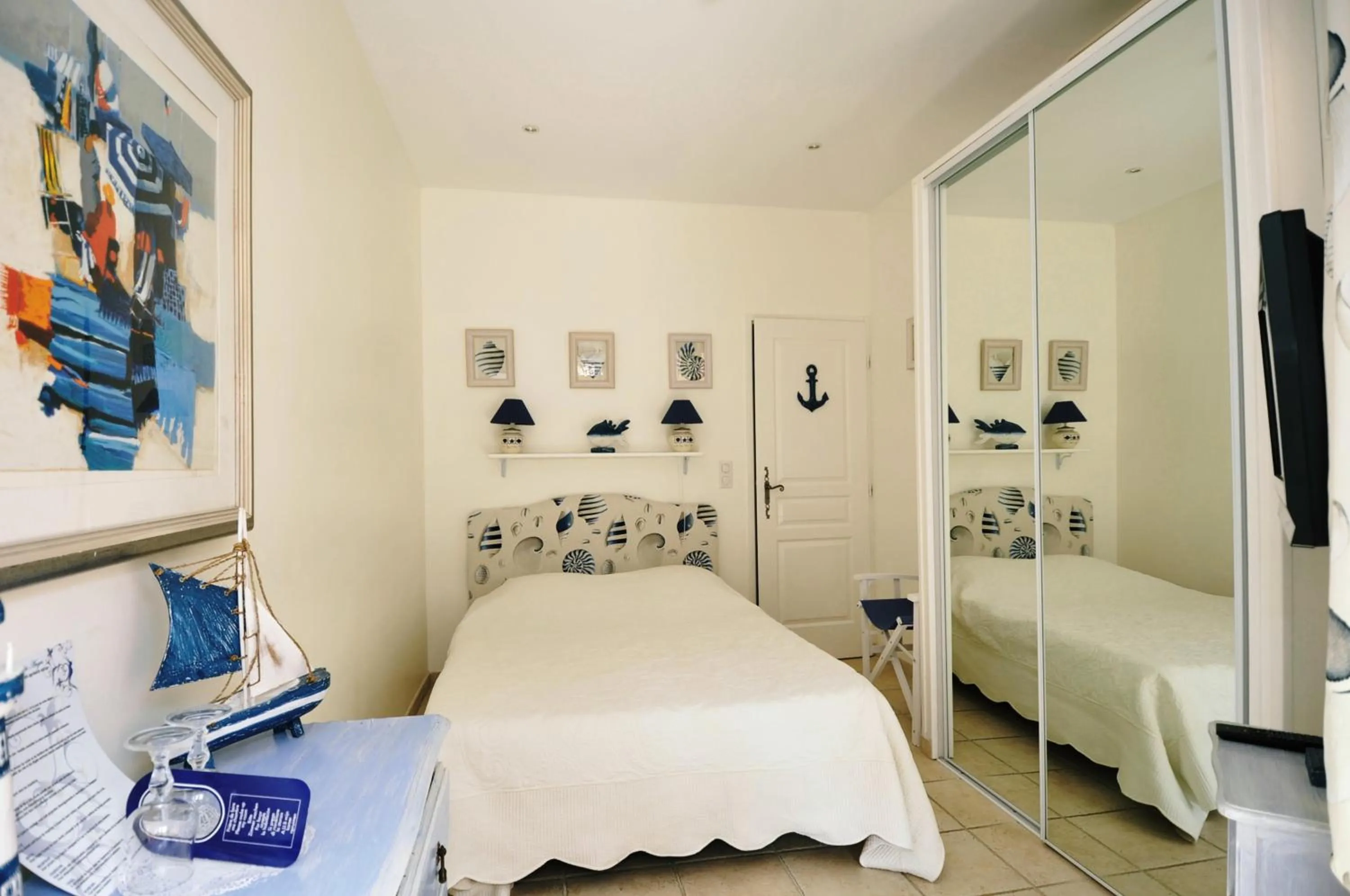 Photo of the whole room, Bed in Hotel Villa Des Anges