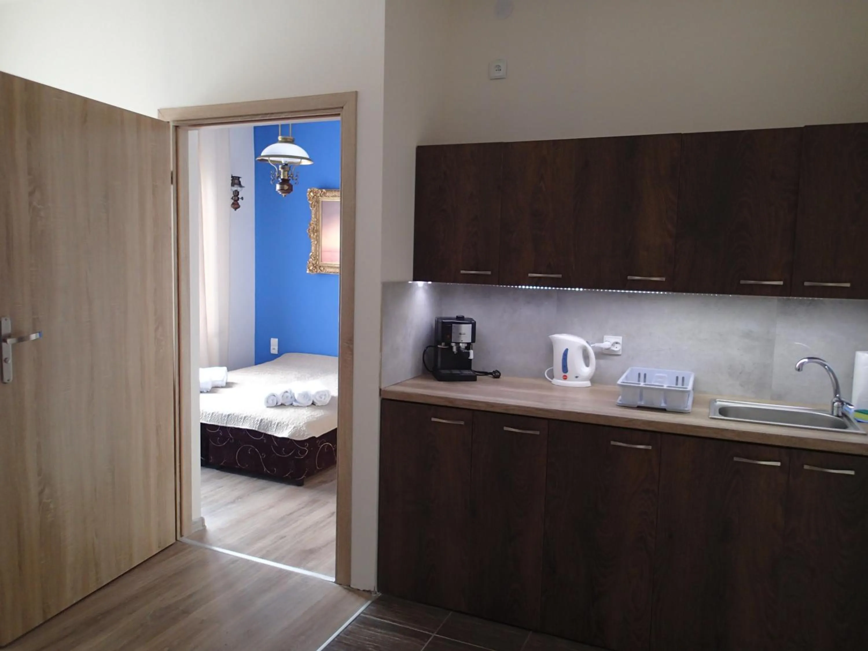 Photo of the whole room, Bed in Dolphin House