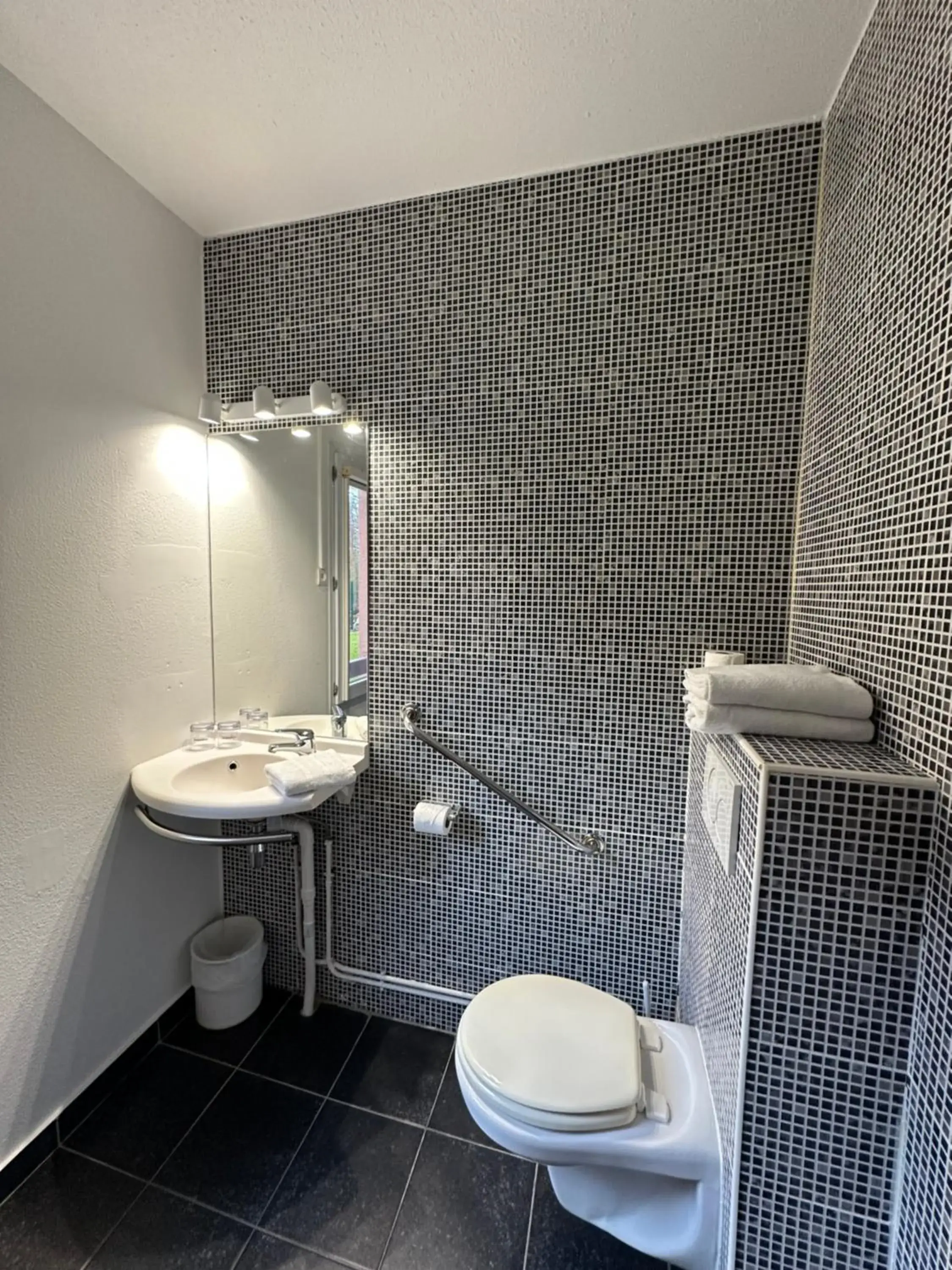 Superior Twin Room in The Originals Access, Halt'Hotel, Clermont Agnetz Superior Twin Room in The Originals Access, Halt'Hotel, Clermont Agnetz