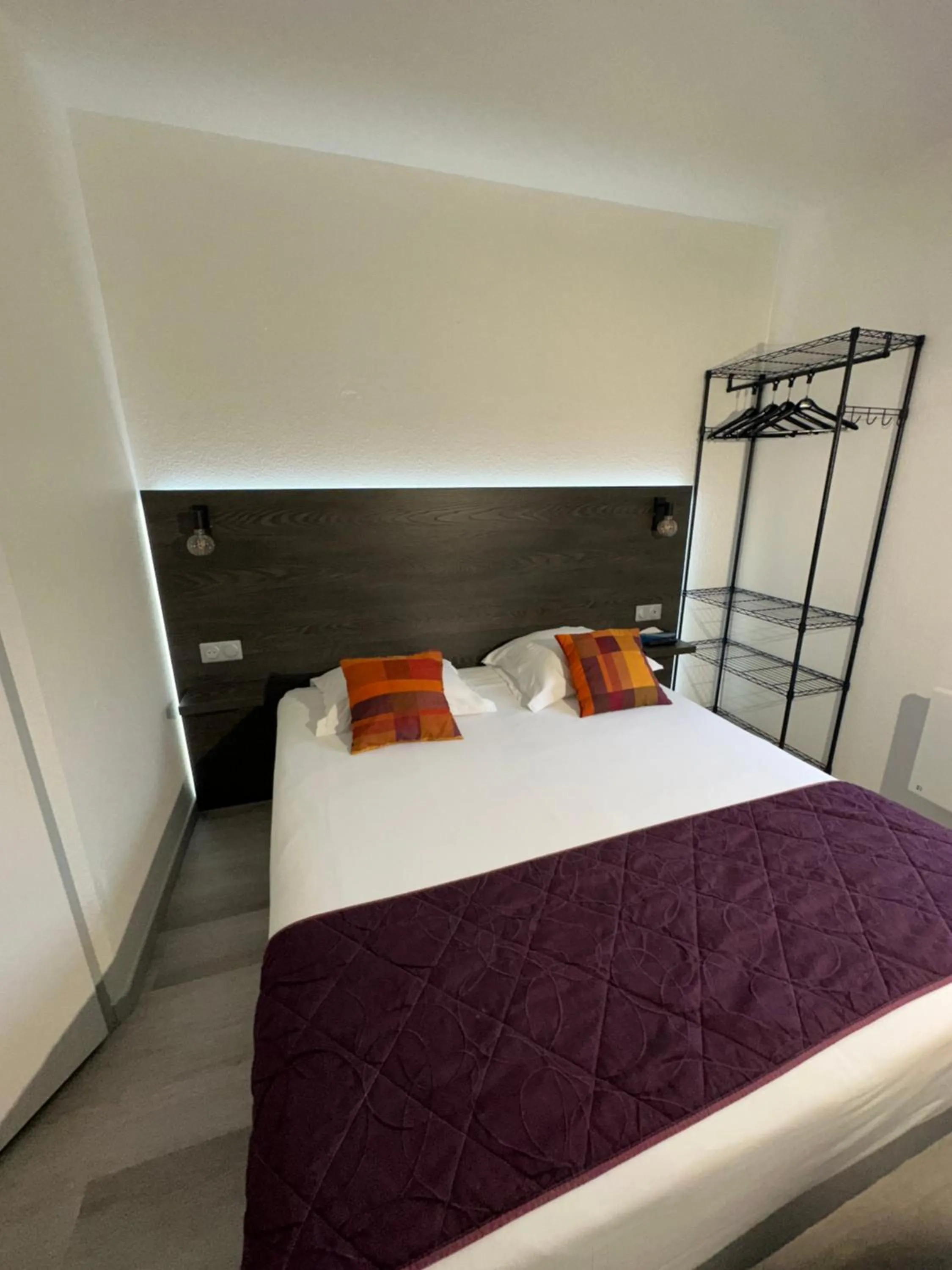 Bed in The Originals Access, Halt'Hotel, Clermont Agnetz