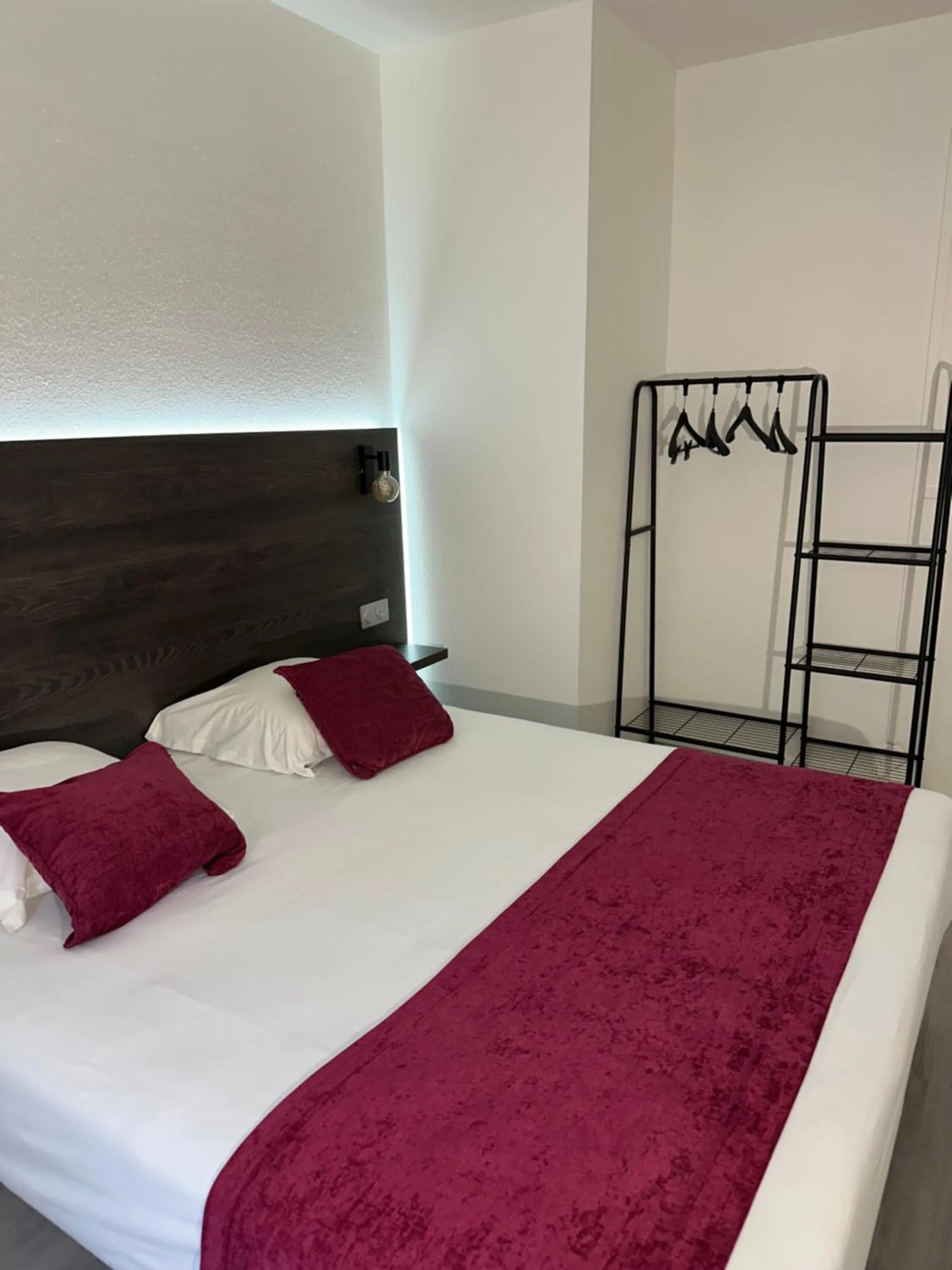 Bed in The Originals Access, Halt'Hotel, Clermont Agnetz