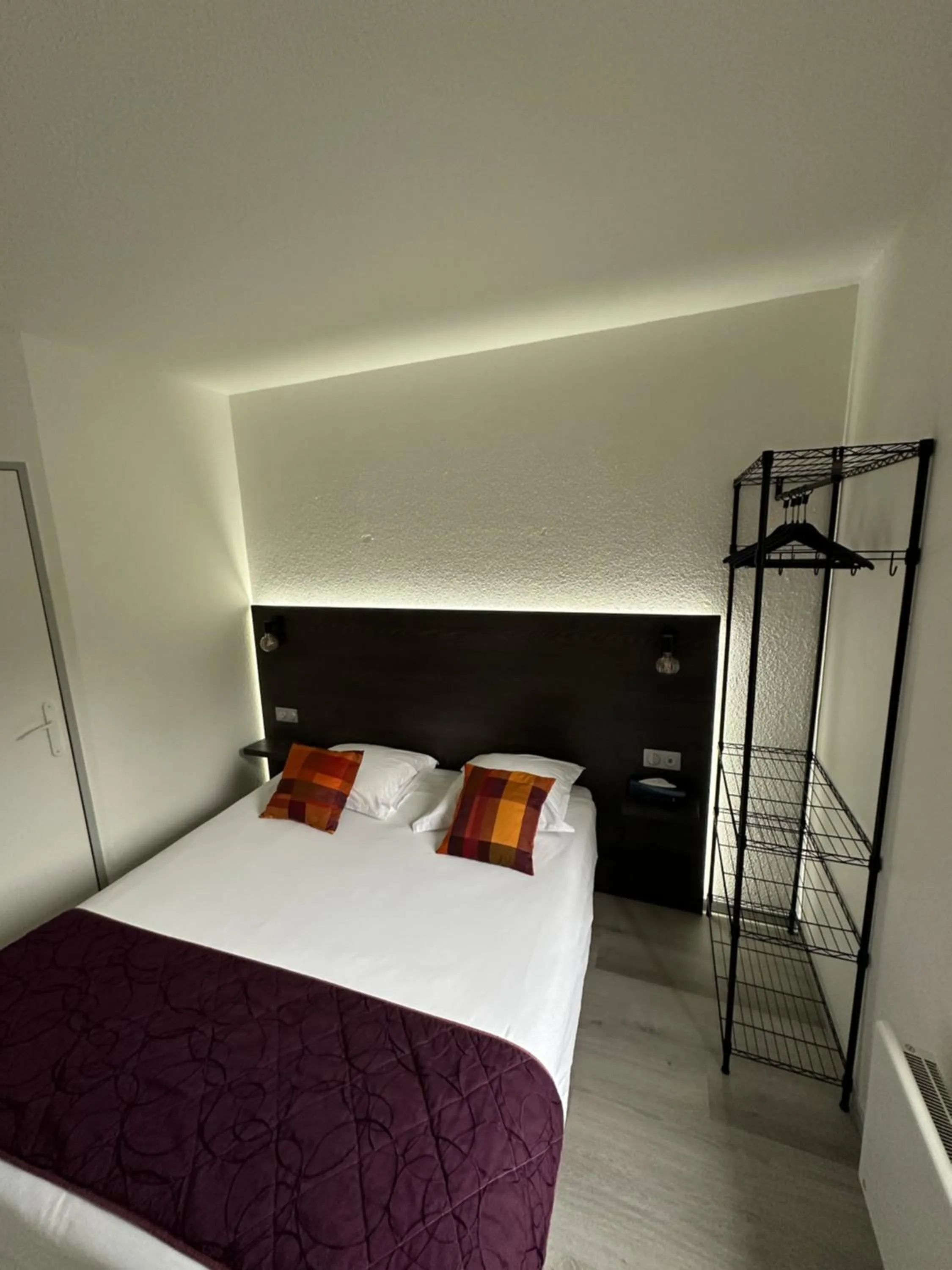 Bed in The Originals Access, Halt'Hotel, Clermont Agnetz