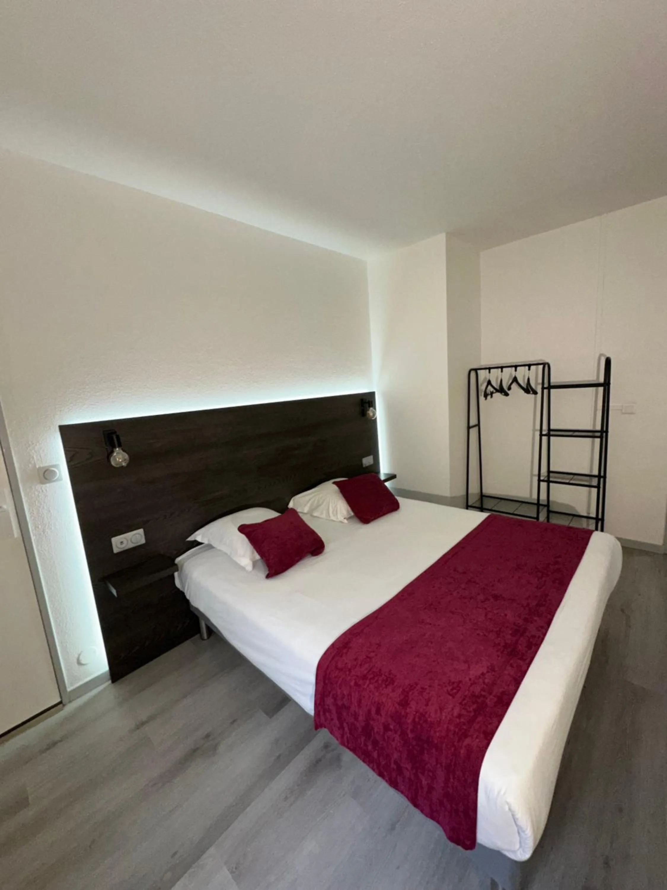 Bed in The Originals Access, Halt'Hotel, Clermont Agnetz