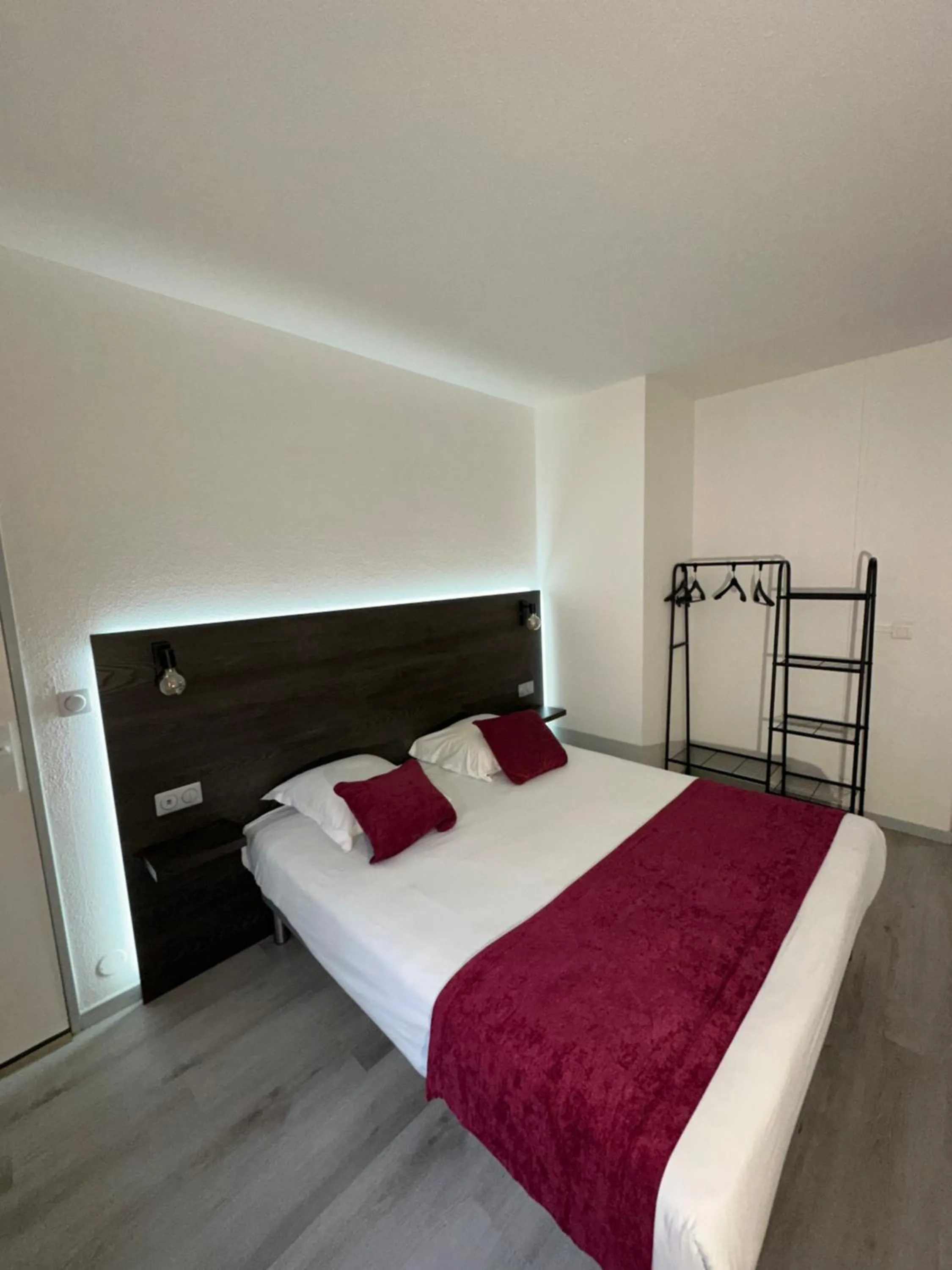 Bed in The Originals Access, Halt'Hotel, Clermont Agnetz