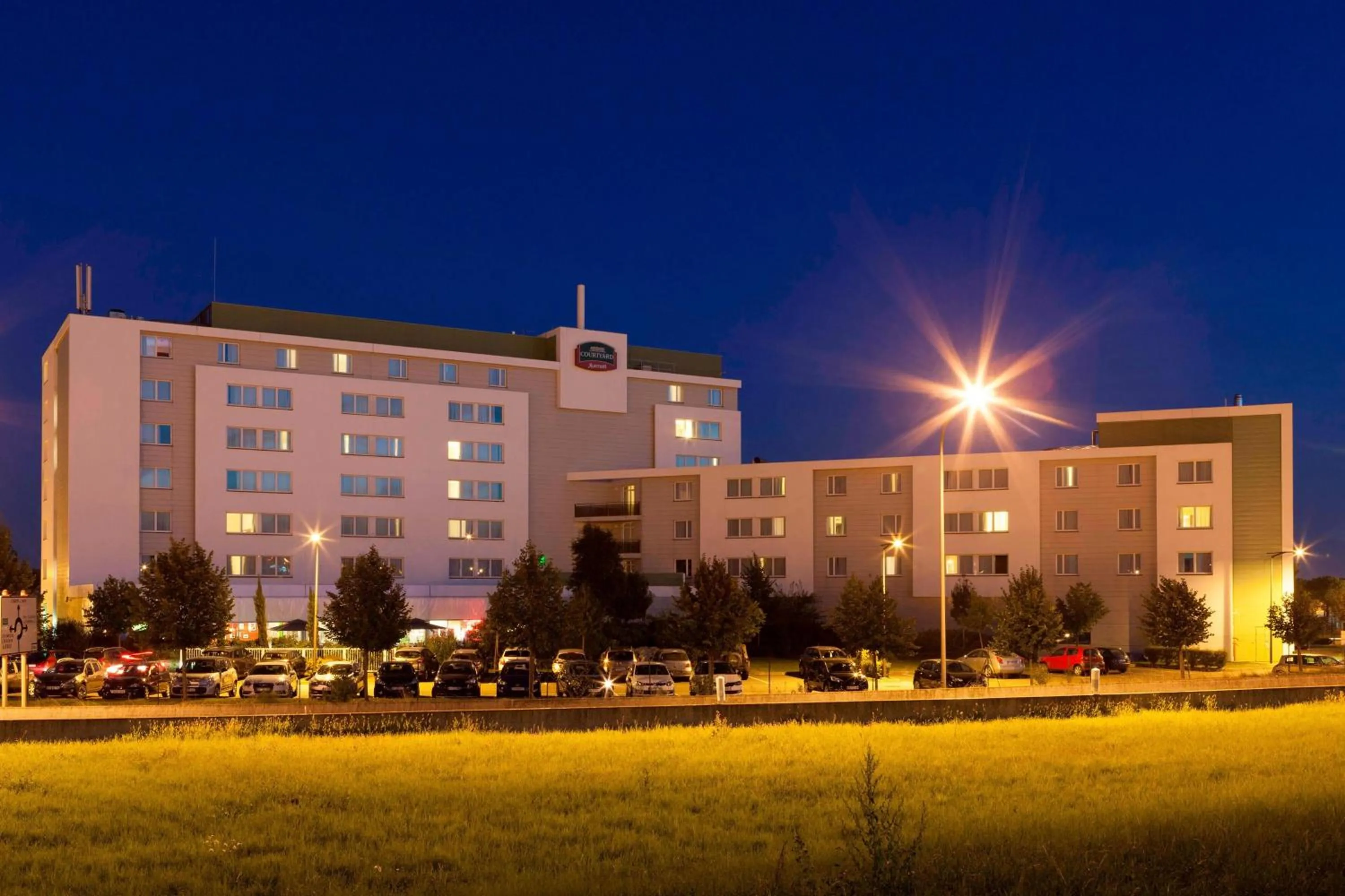 Property building in Courtyard by Marriott Toulouse Airport